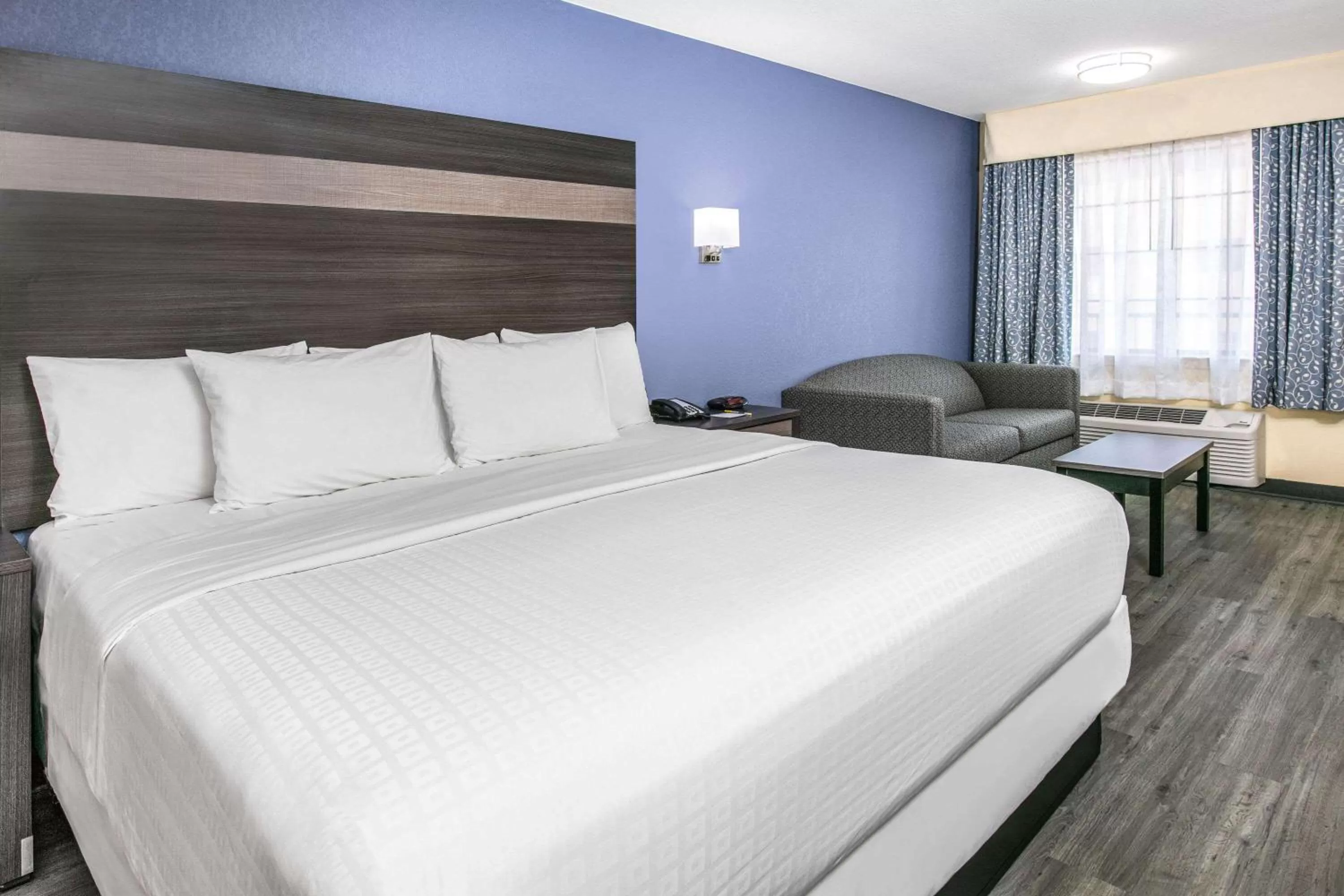 Photo of the whole room, Bed in Days Inn by Wyndham Waco Near Downtown University
