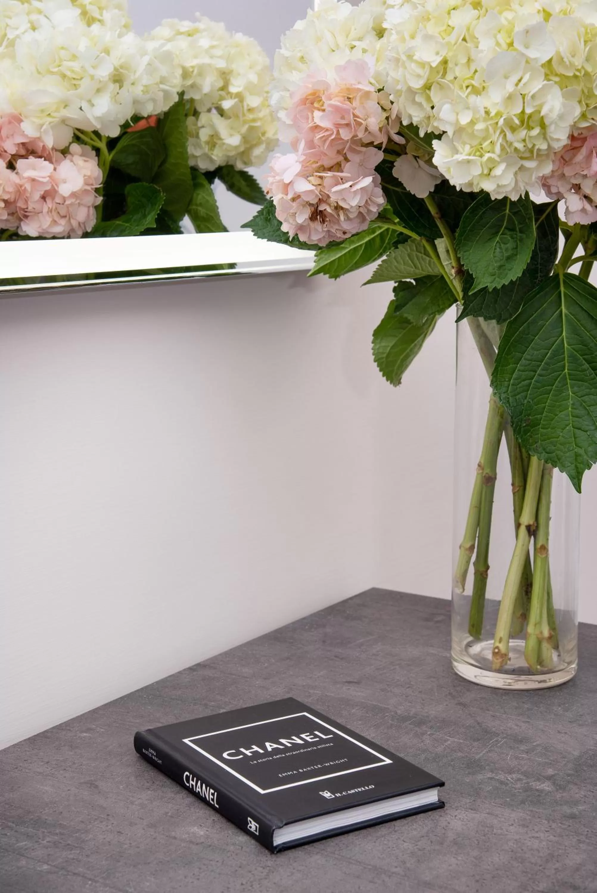 Decorative detail in Stanza Tasso - De Vivo Realty Sorrento