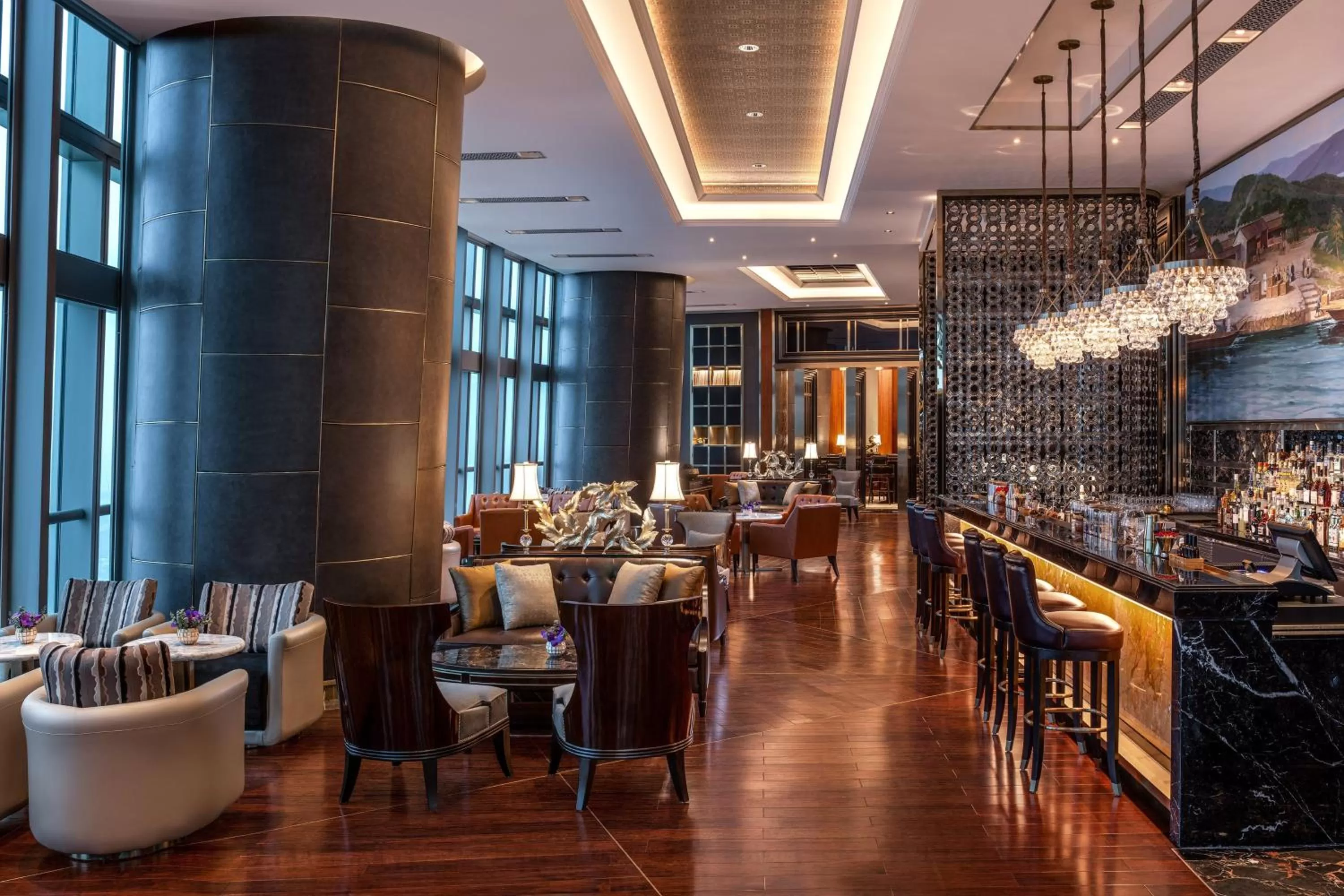 Lounge or bar in The St. Regis Zhuhai