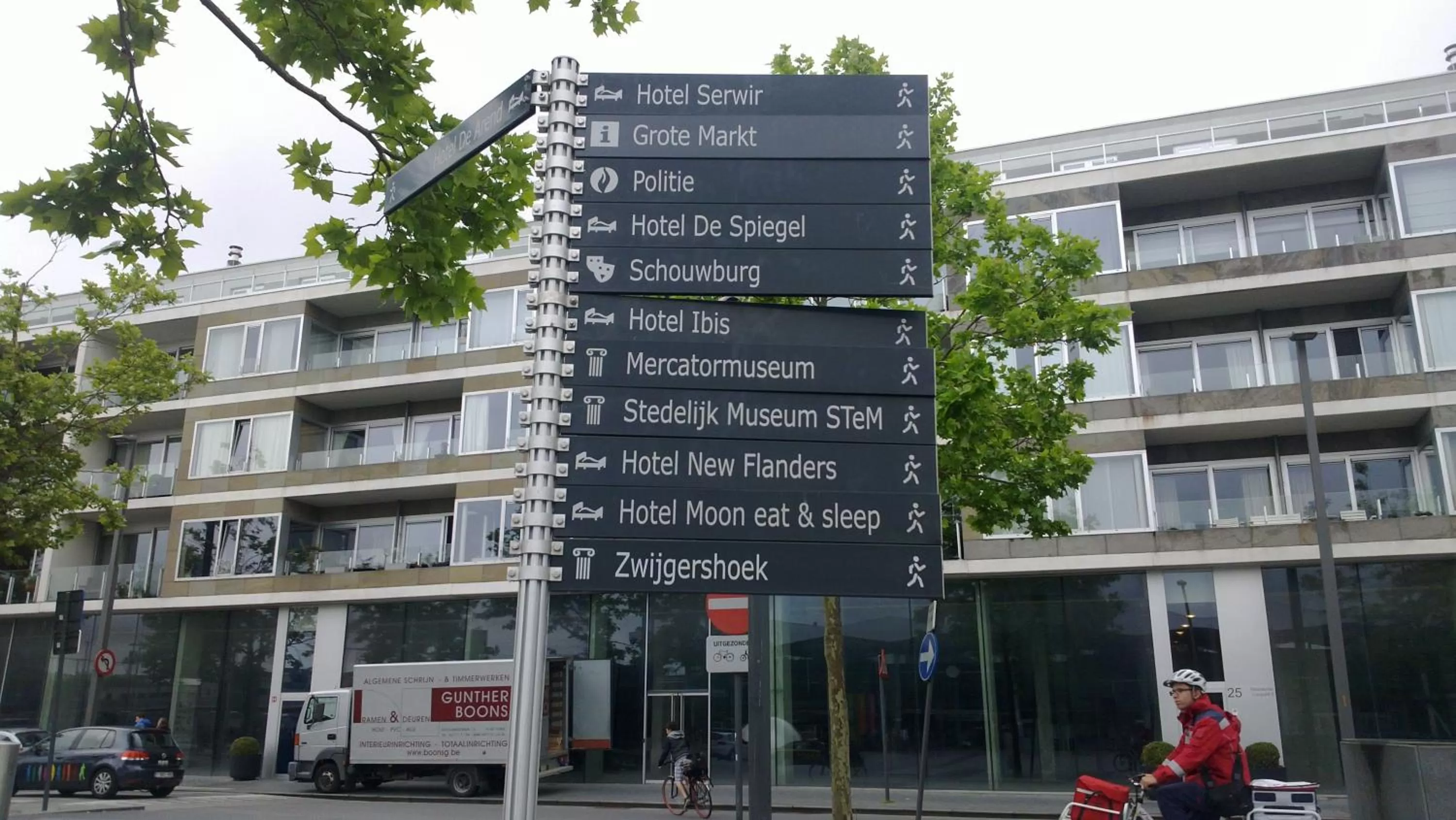 Area and facilities in Hotel New Flanders