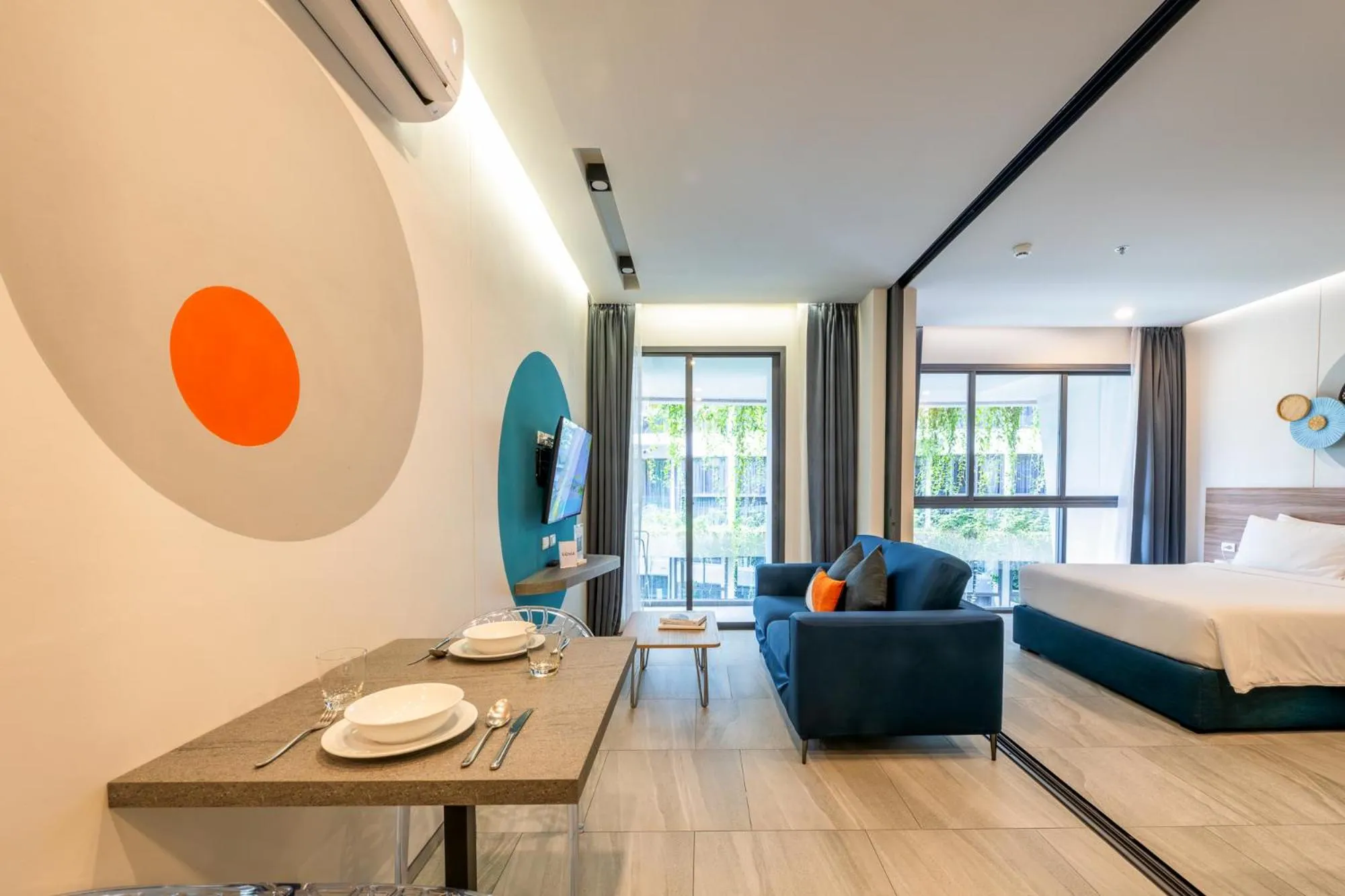 Seating area, Bed in HOMA Phuket Town