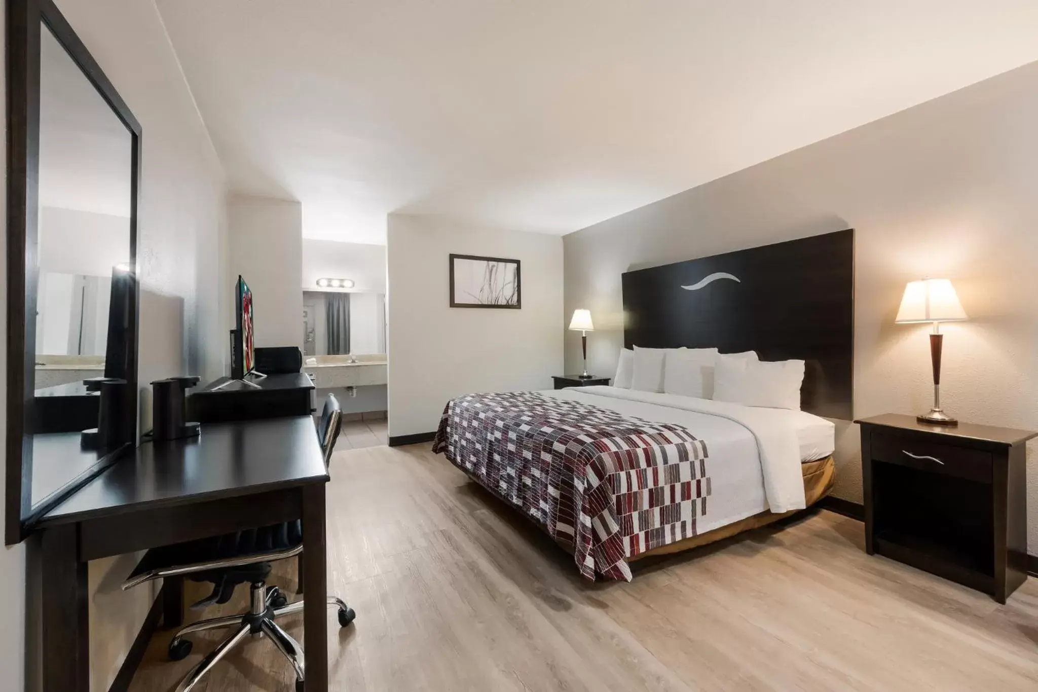 Superior King Room Non-Smoking in Red Roof Inn College Station Superior King Room Non-Smoking in Red Roof Inn College Station