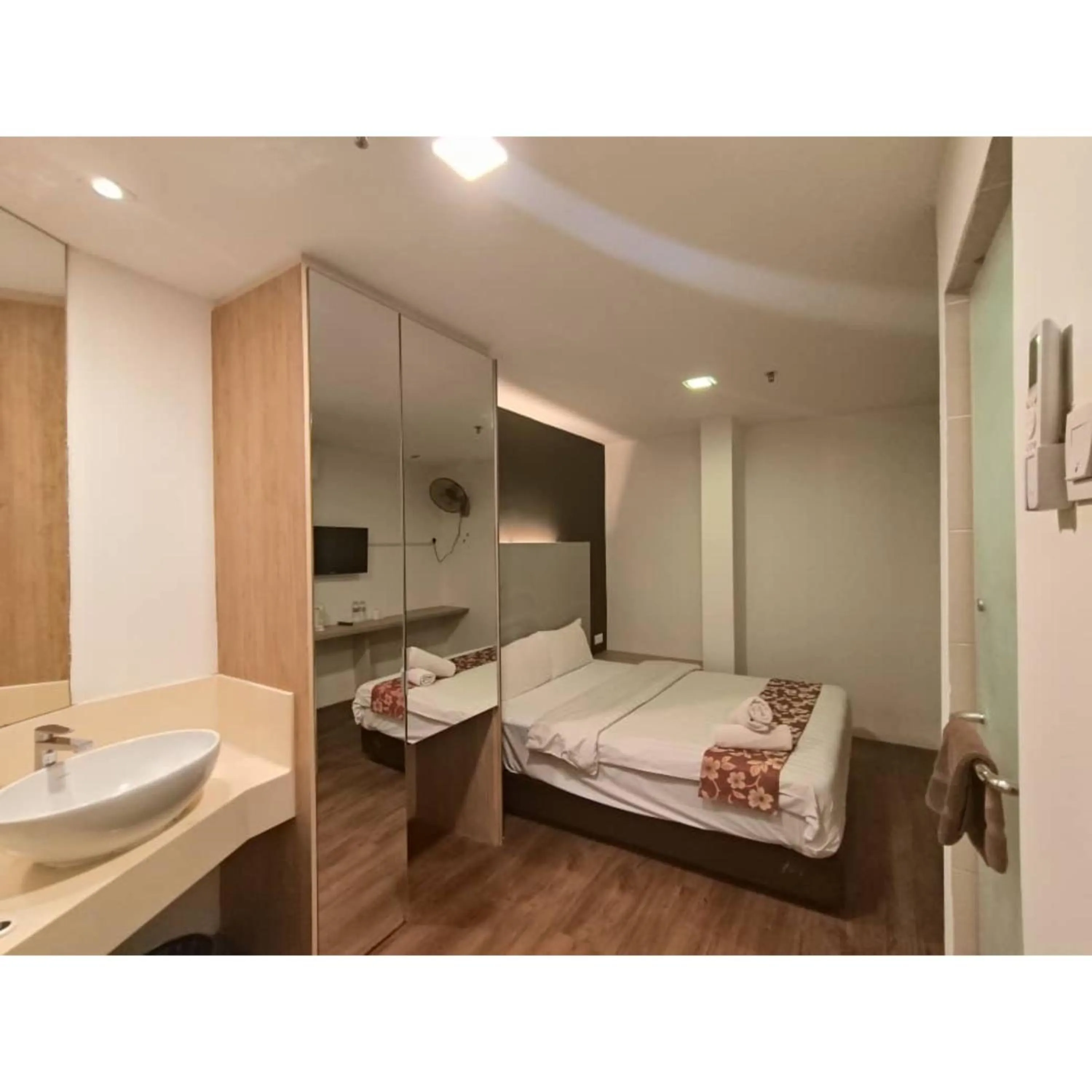 Bed in Sandpiper Hotel Kuala Lumpur