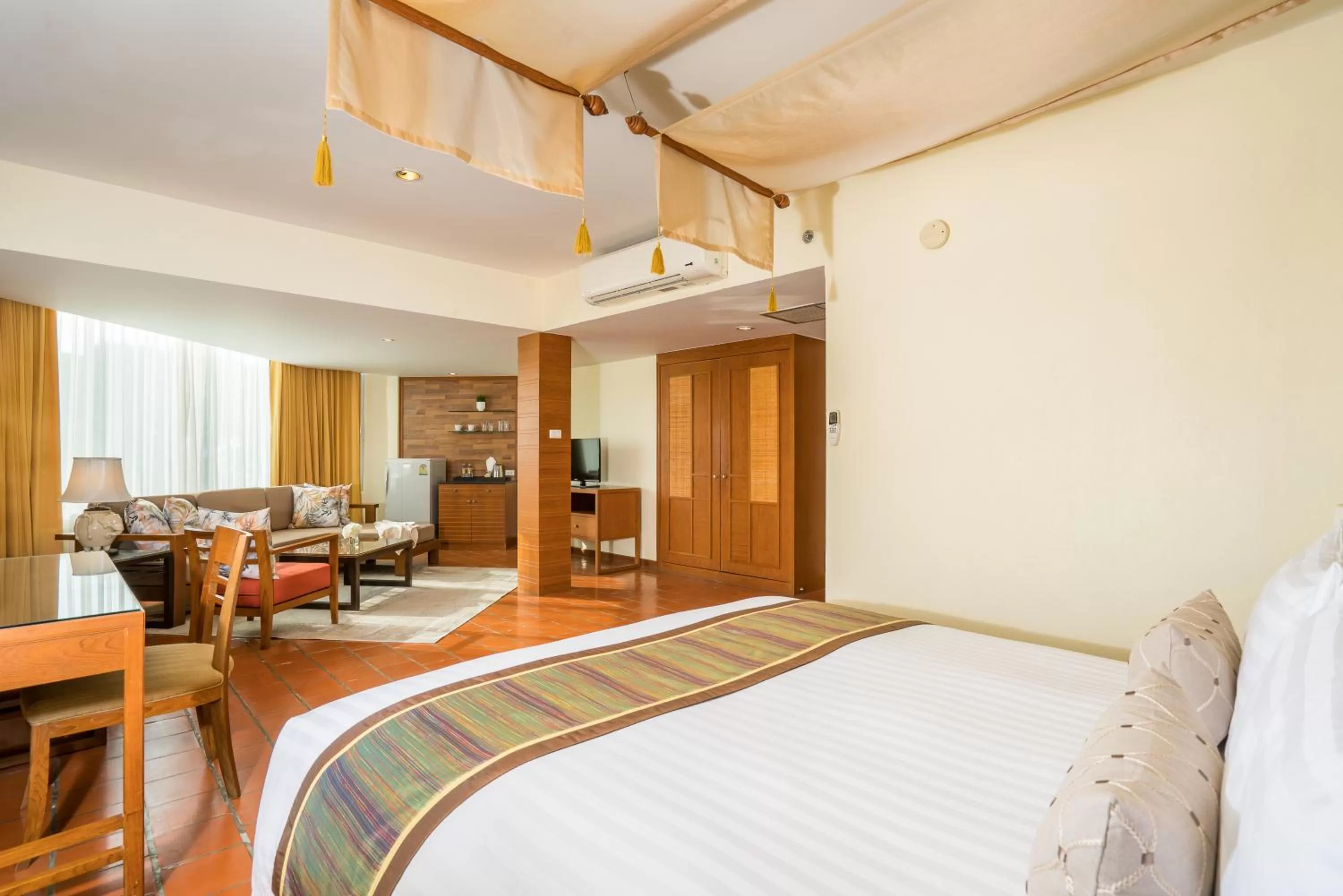 Bed in Cosy Beach Hotel - SHA Extra Plus