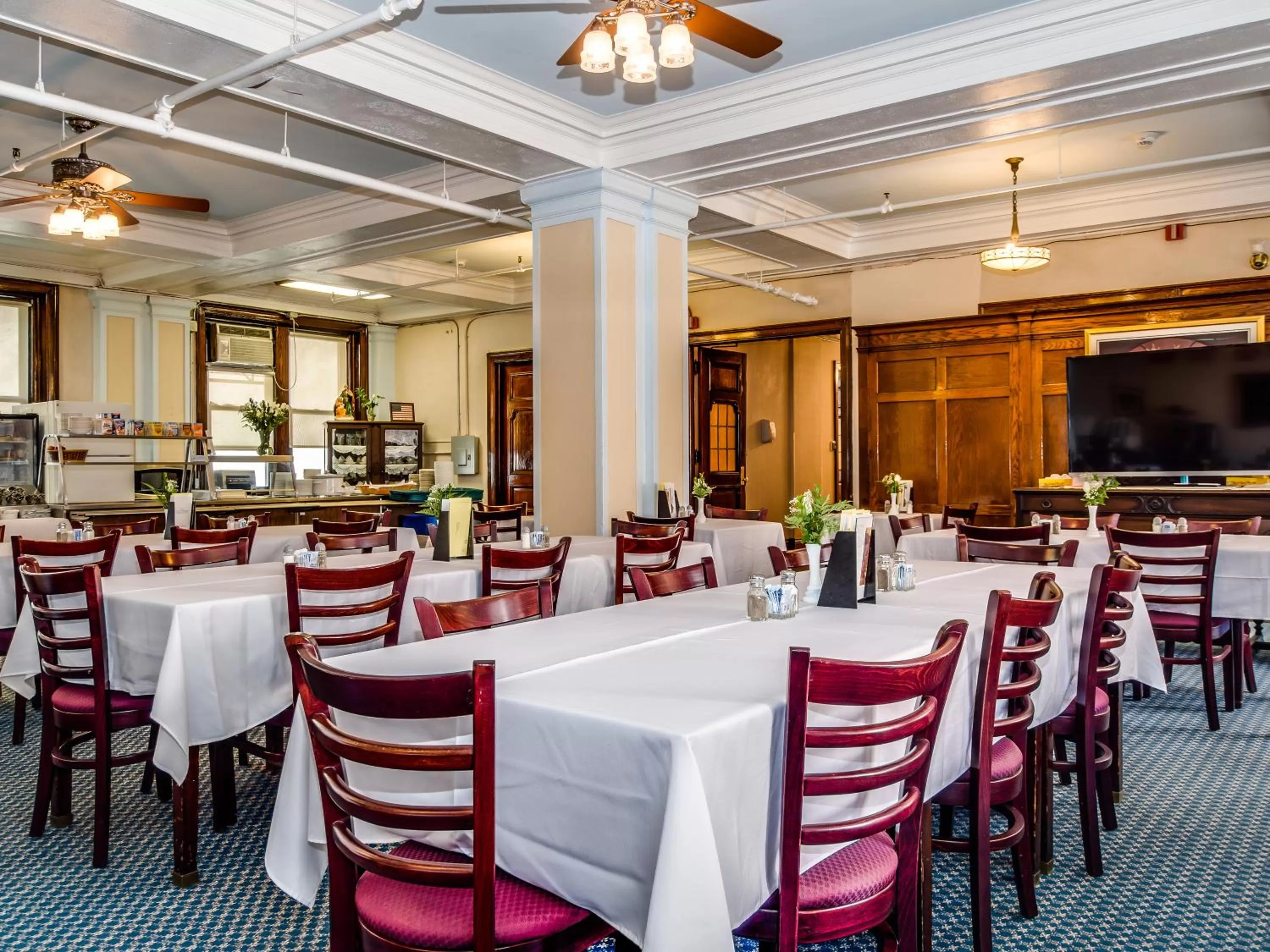 Restaurant/places to eat in Leo House