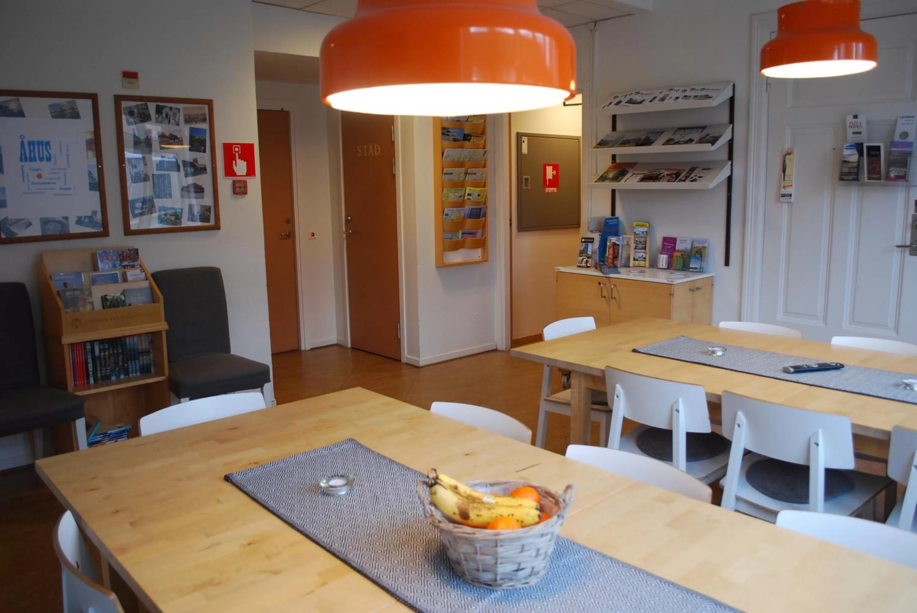 Communal lounge/ TV room in Åhus B&B och Vandrarhem