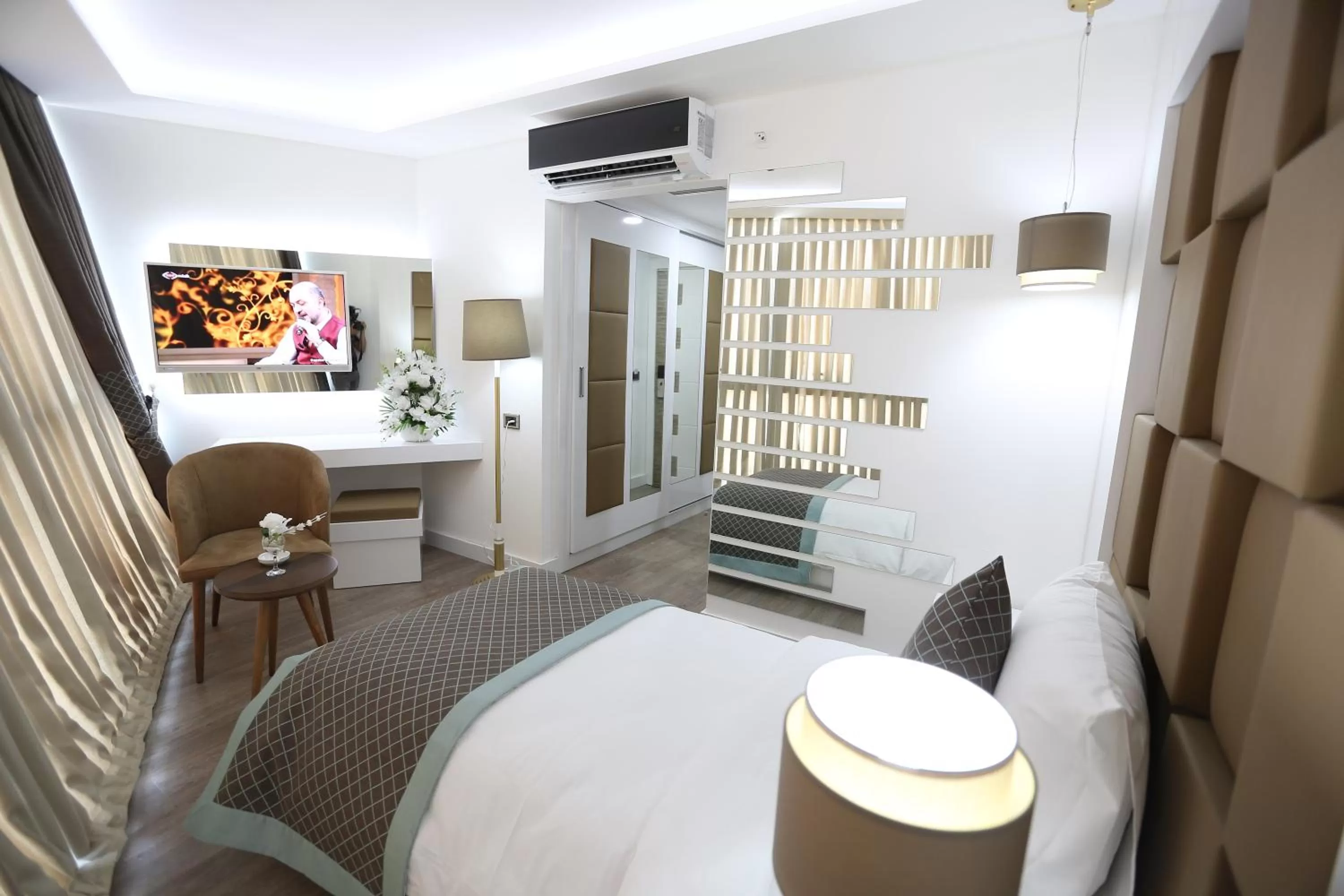 Bed in Elips Royal Hotel & SPA