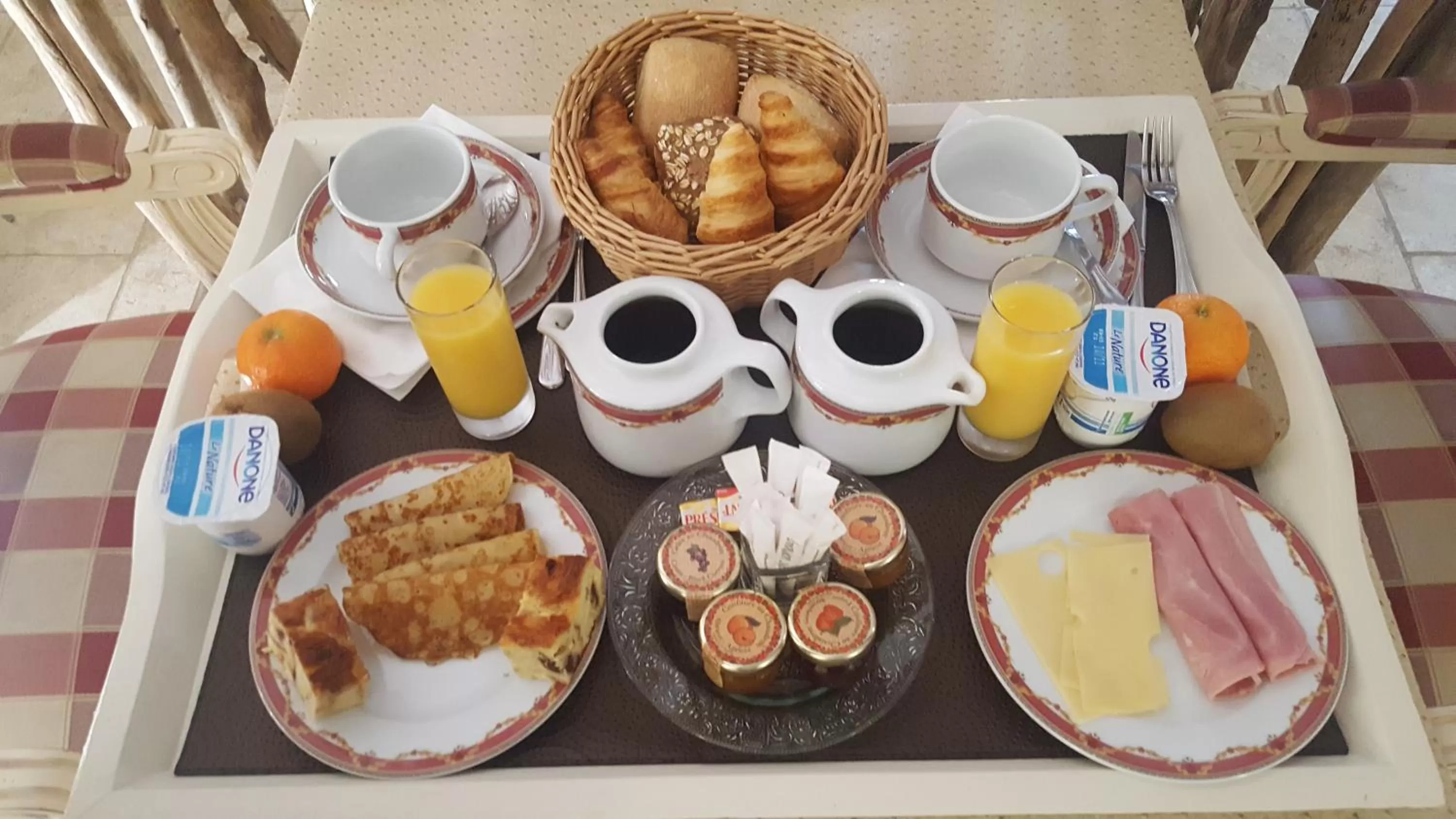 Food and drinks in Hotel Restaurant Le Clos De Pradines