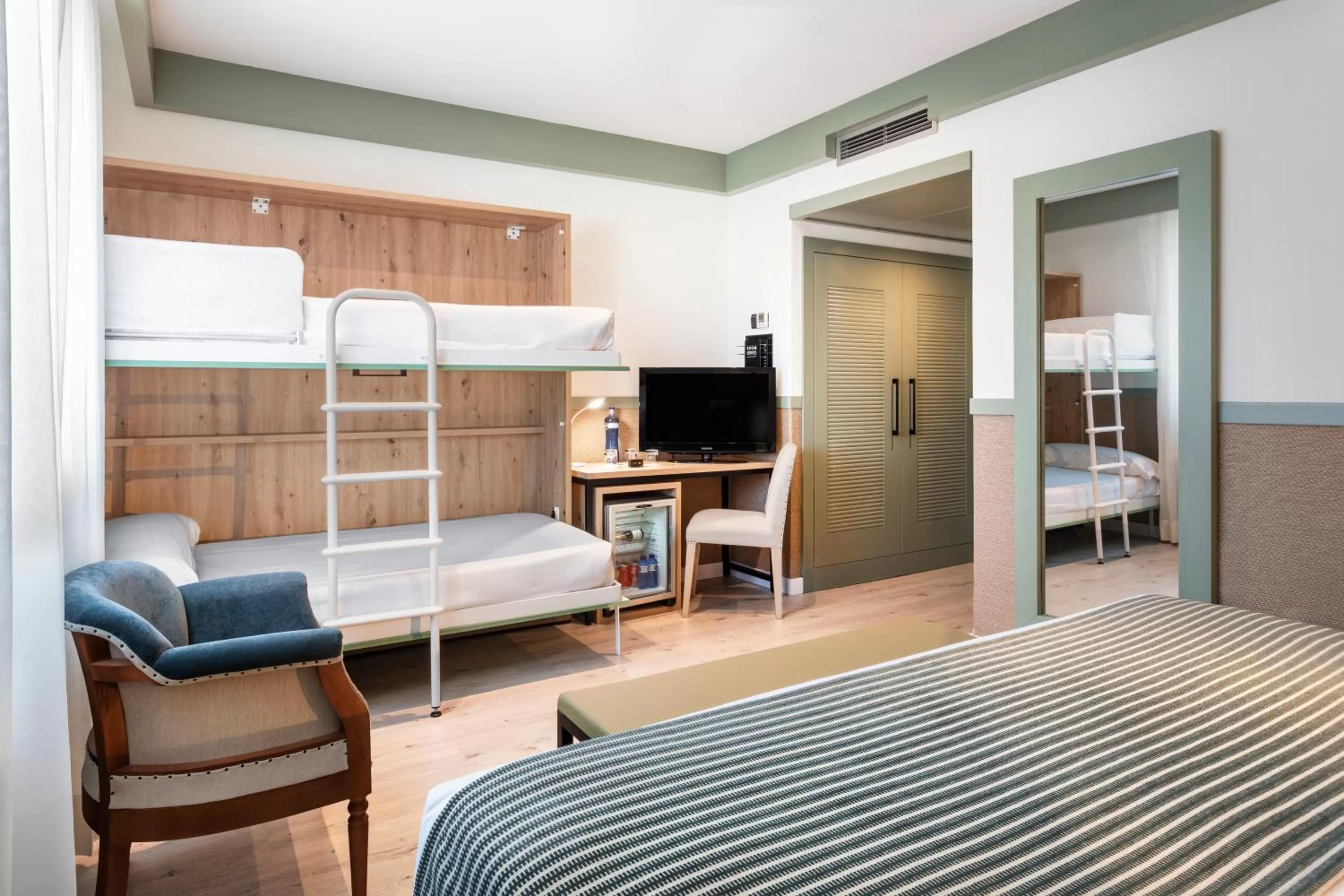 Family Room in Catalonia Santa Justa