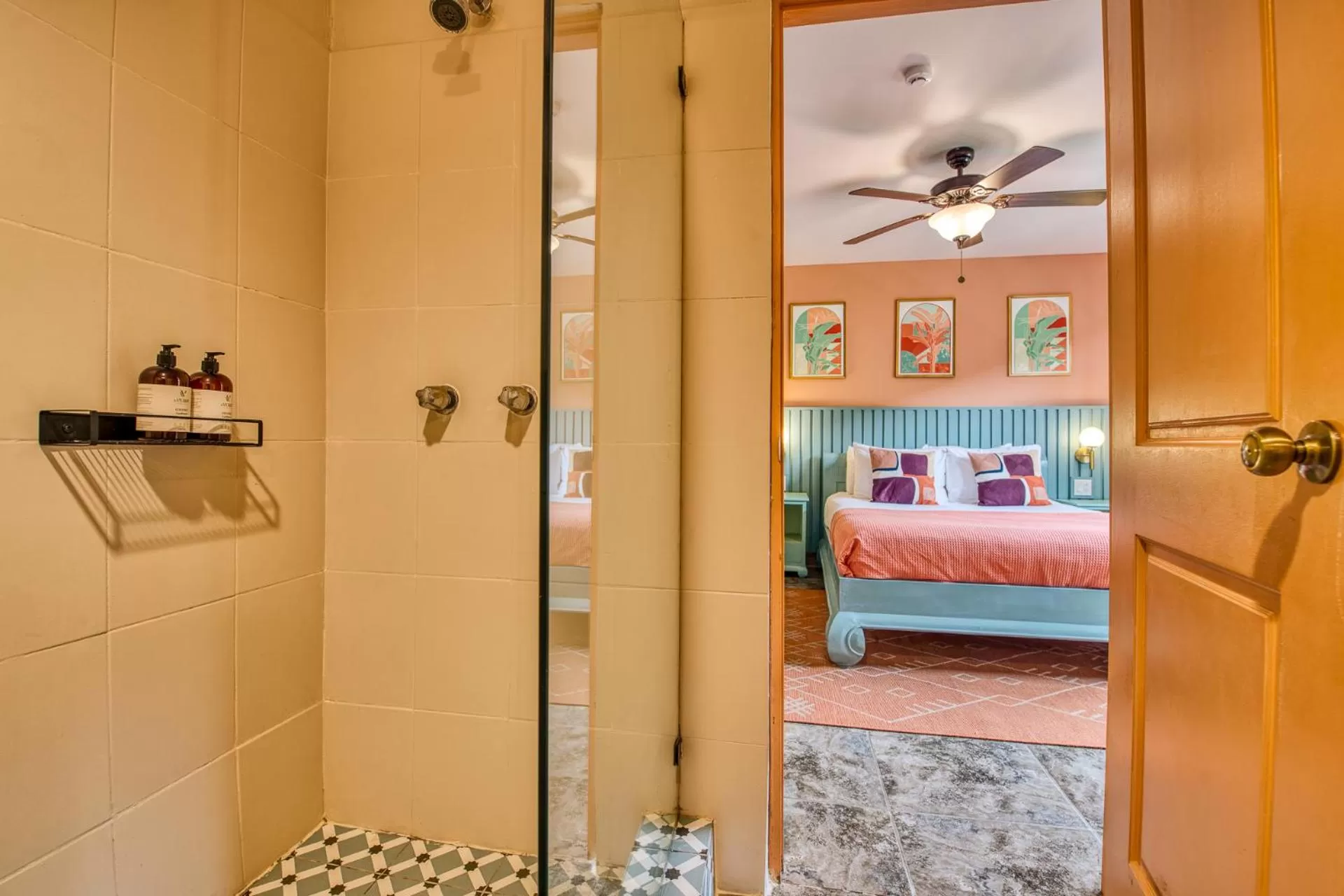 Bathroom, Bed in Bocas Paradise Hotel