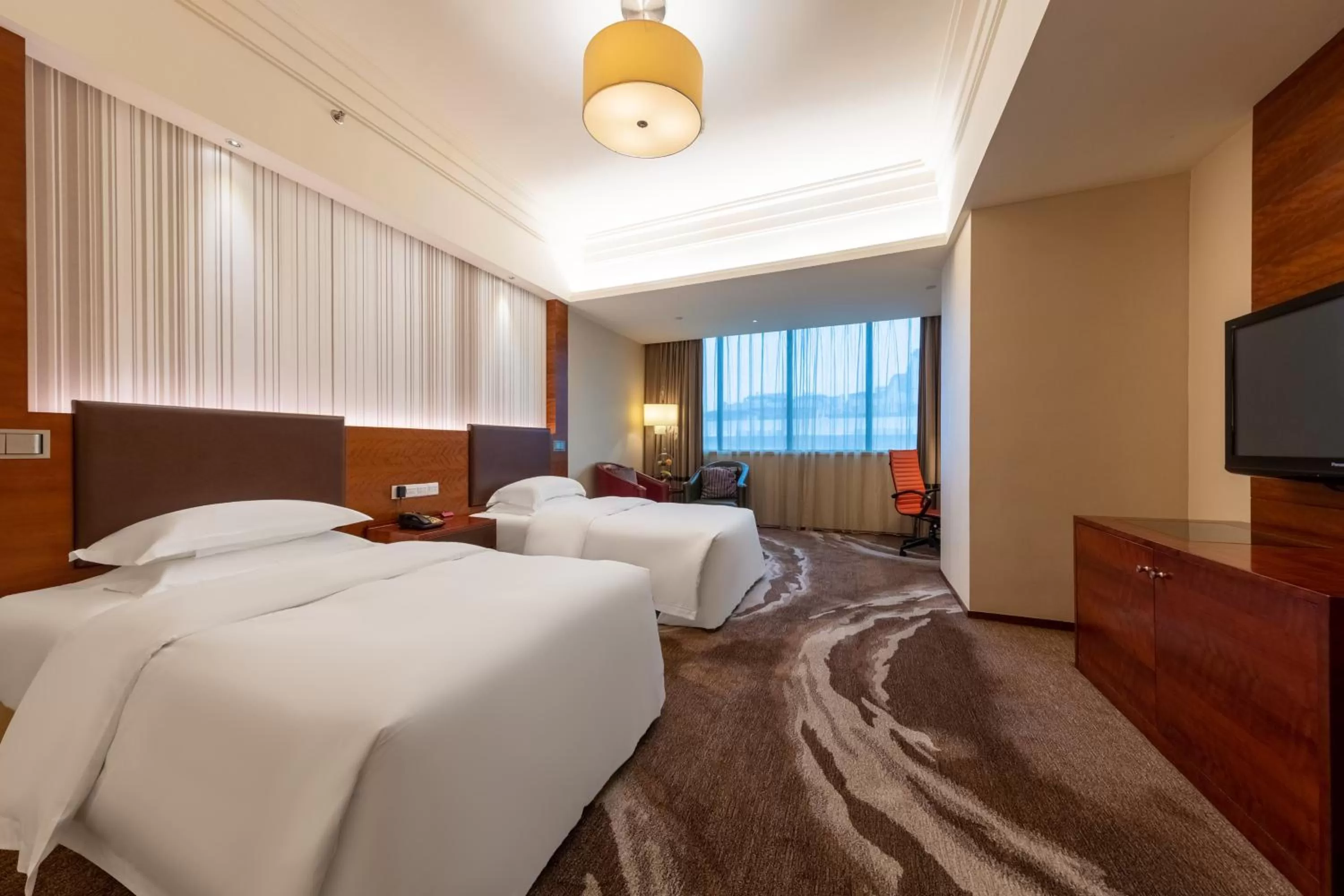 Photo of the whole room, Bed in Crowne Plaza Foshan by IHG