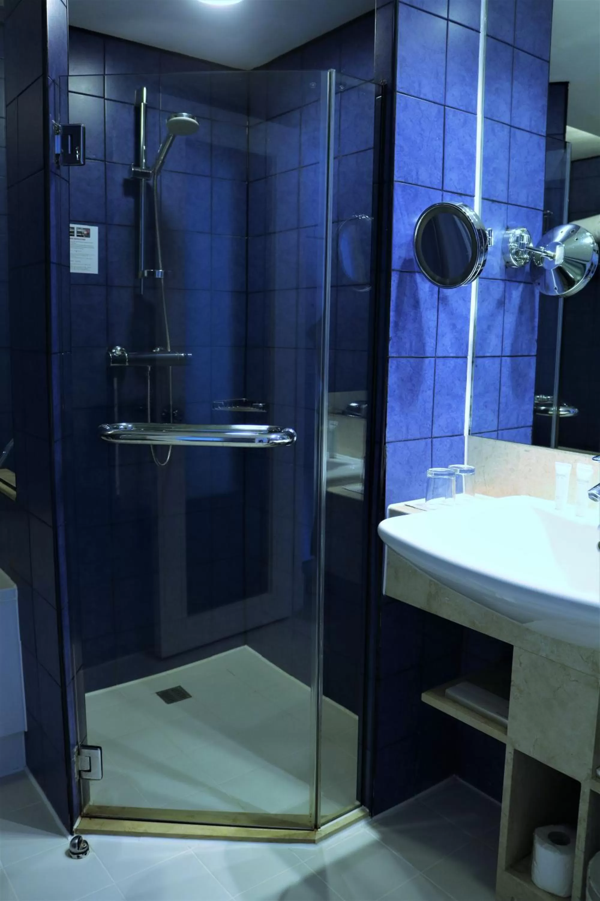 Shower in Mövenpick Hotel Mactan Island Cebu