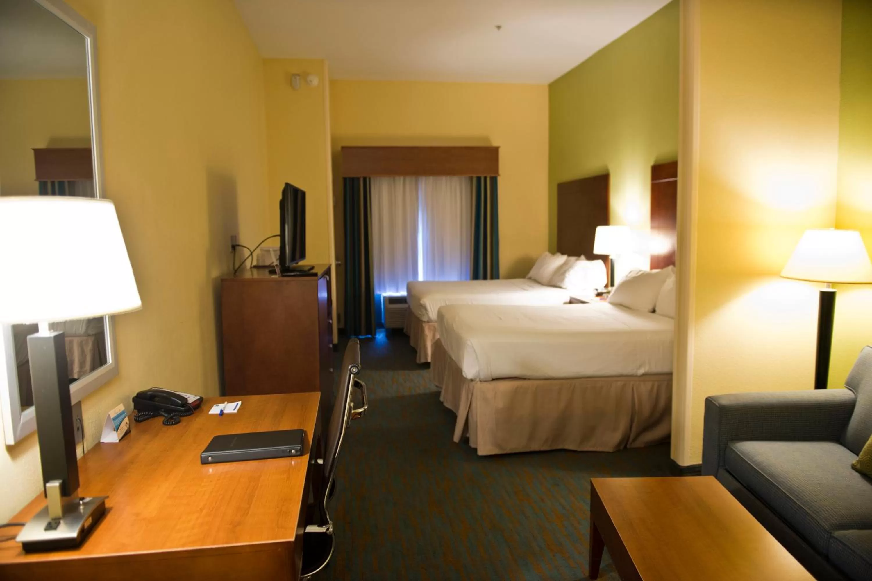 Photo of the whole room, Bed in Holiday Inn Express Hotel & Suites Atlanta East - Lithonia by IHG