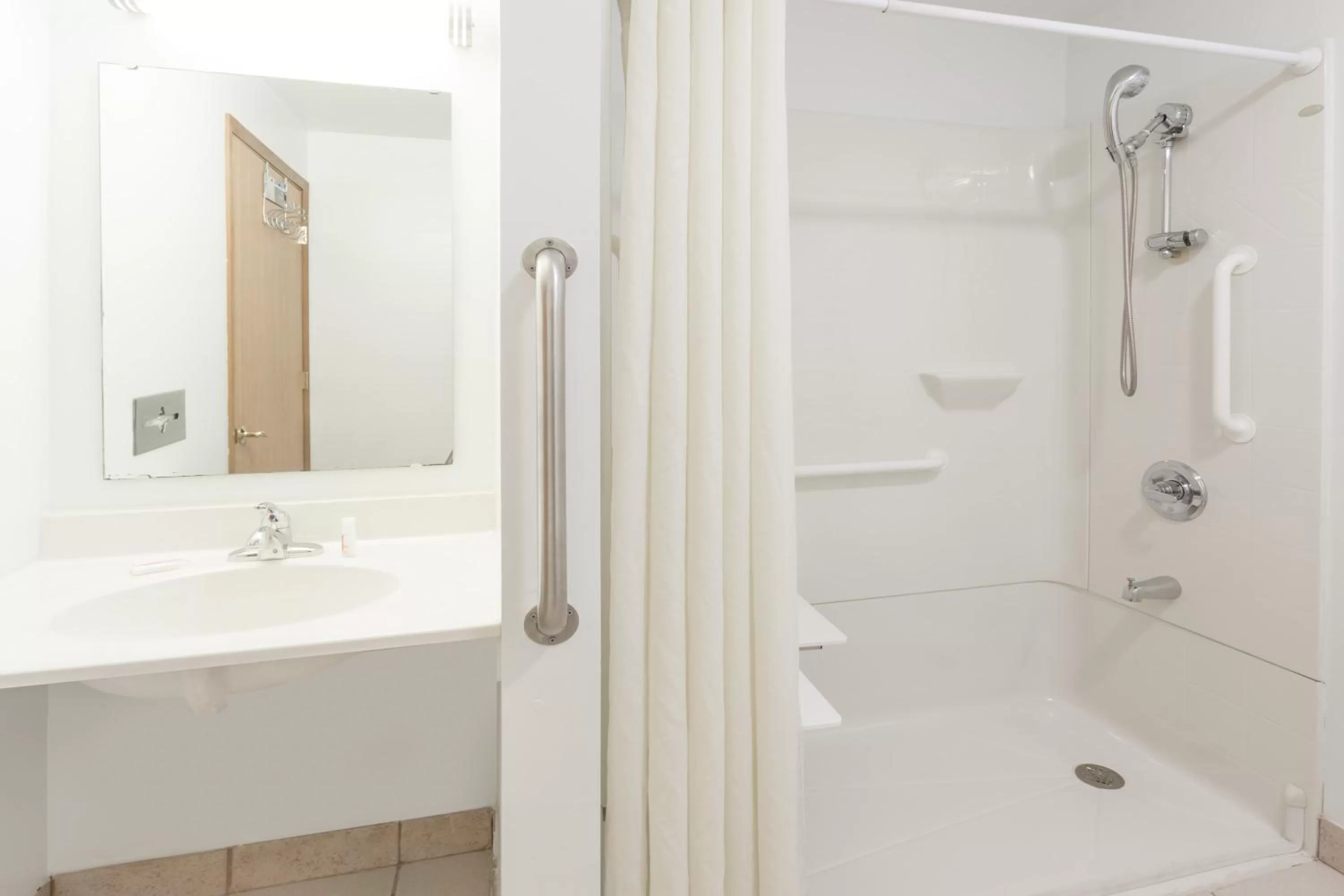 Bathroom in Super 8 by Wyndham Rock Falls Sterling Area