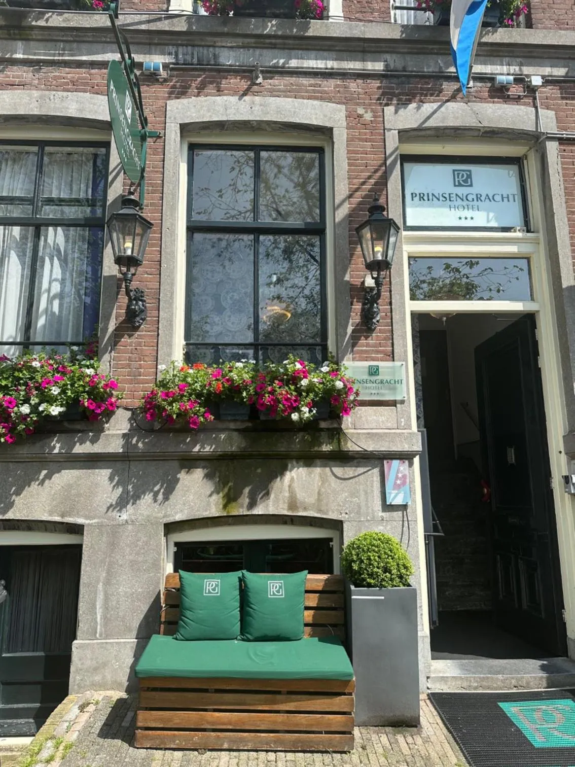 Property building in Prinsengracht Hotel