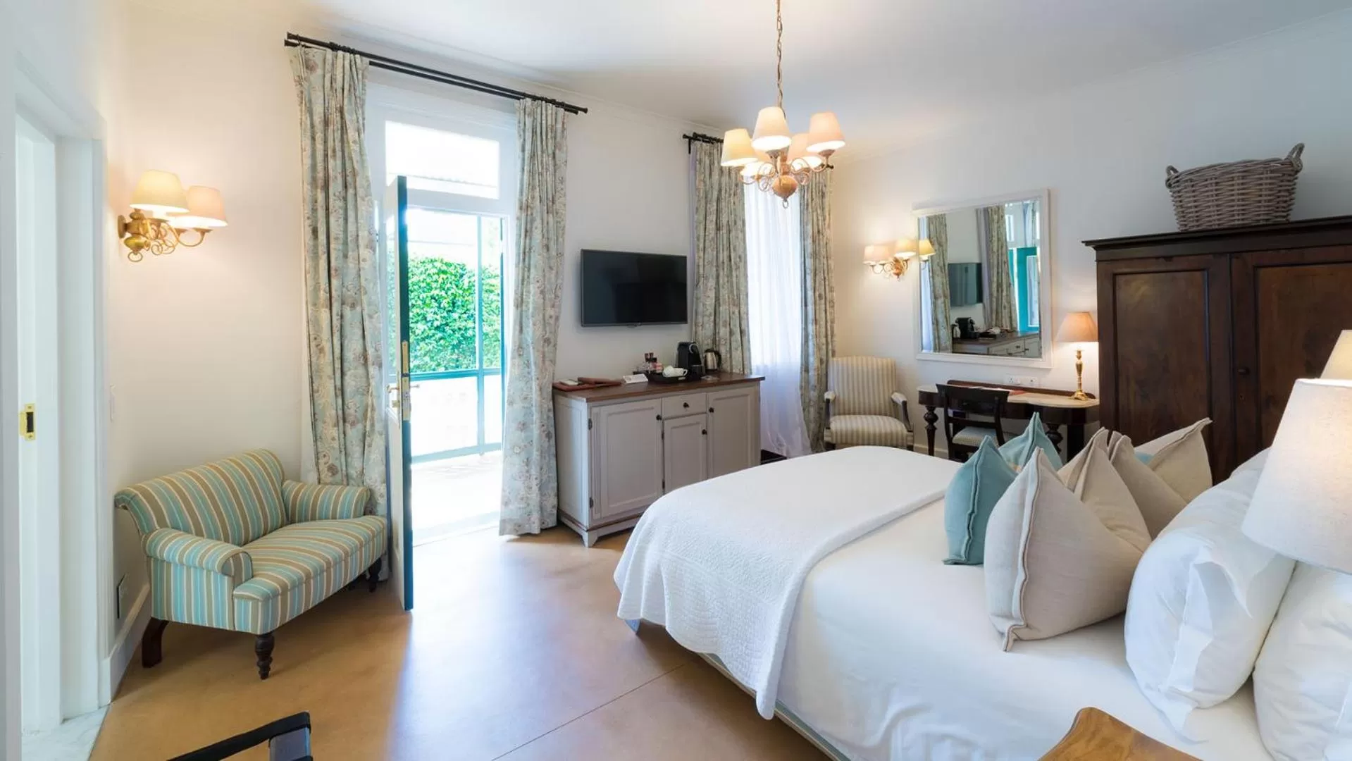 Bed in Drostdy Hotel