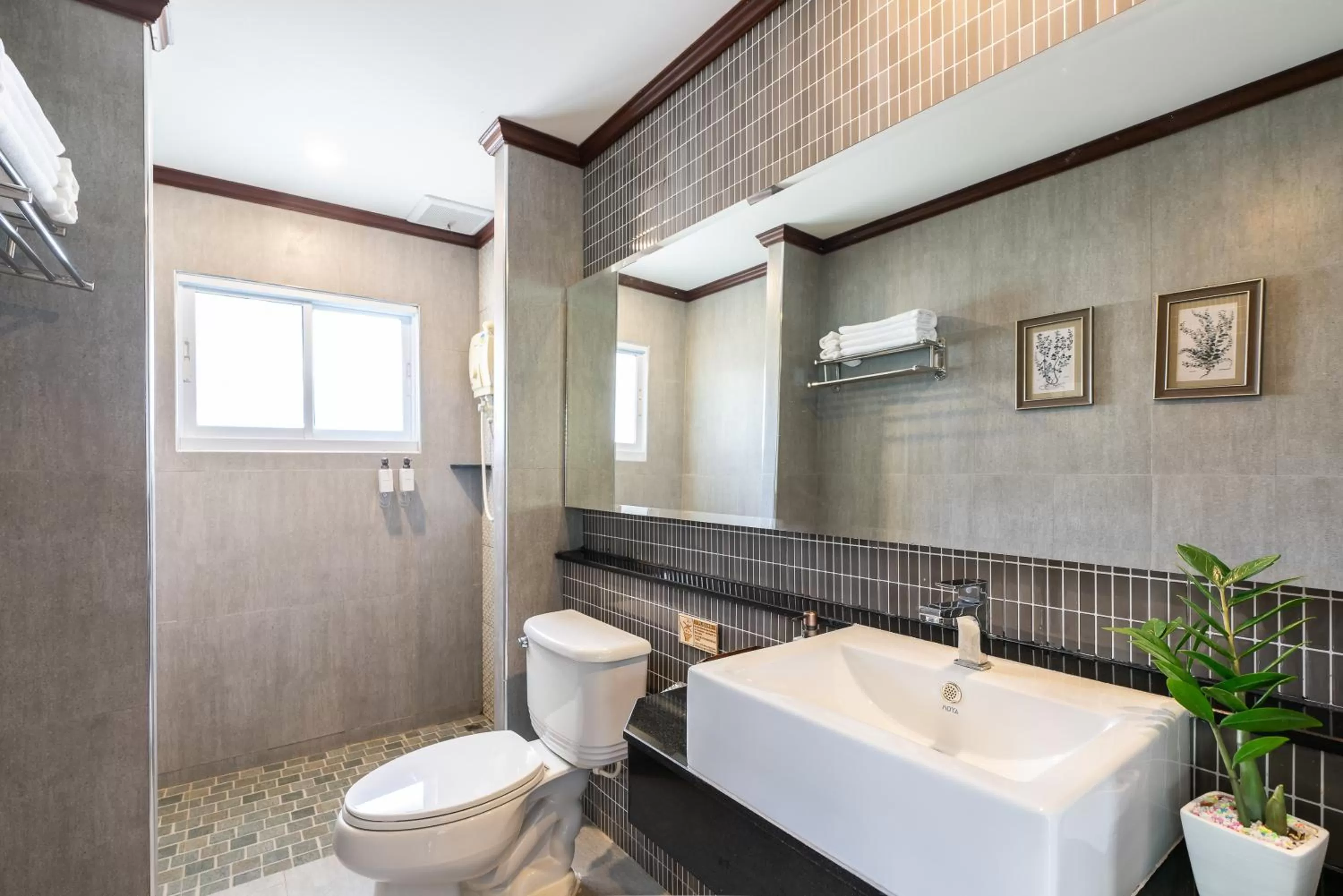 Toilet in Le Charme Sukhothai Historical Park