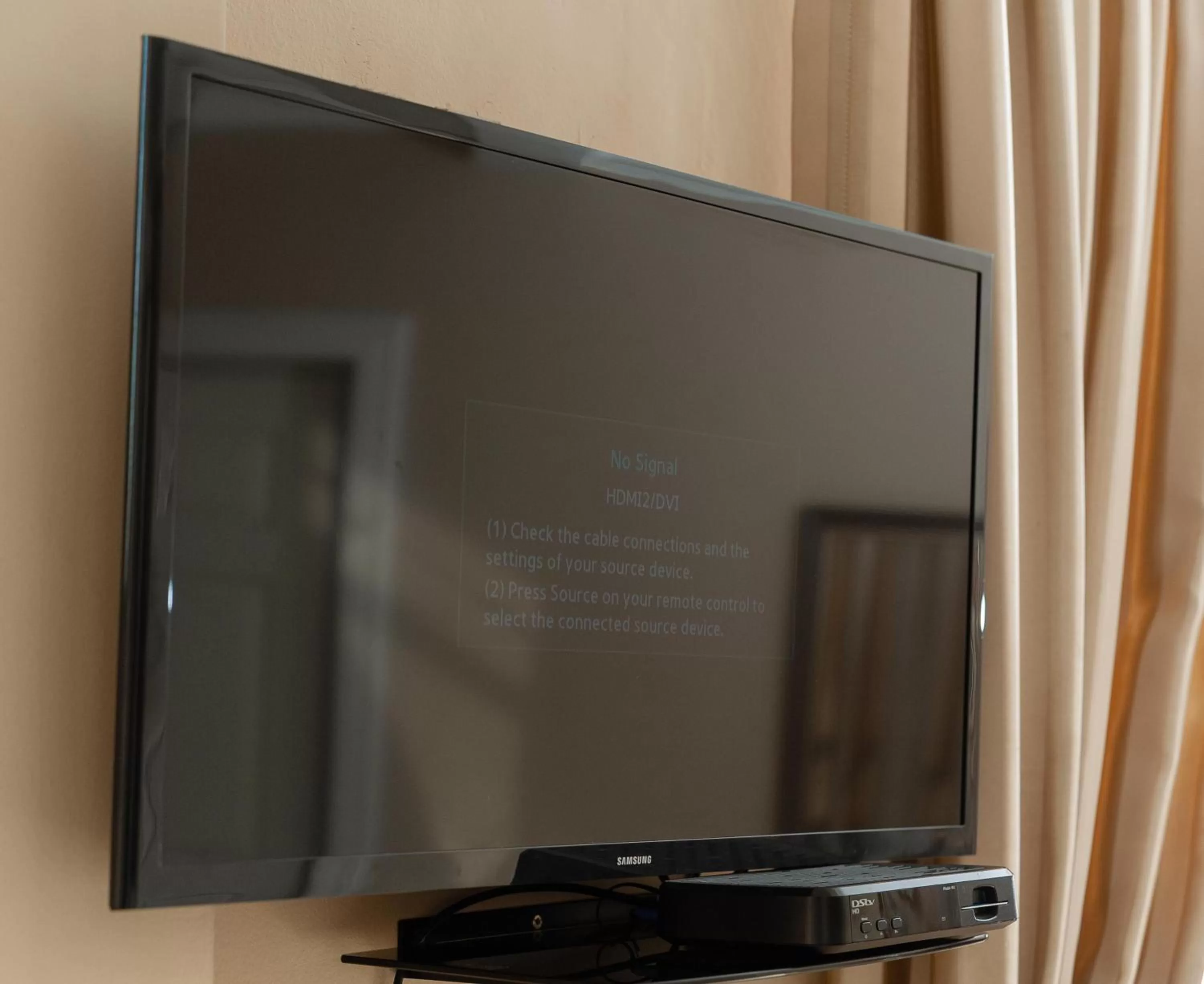 TV and multimedia in Bayside Hotel 100 Pixley Kaseme Street (West Street)