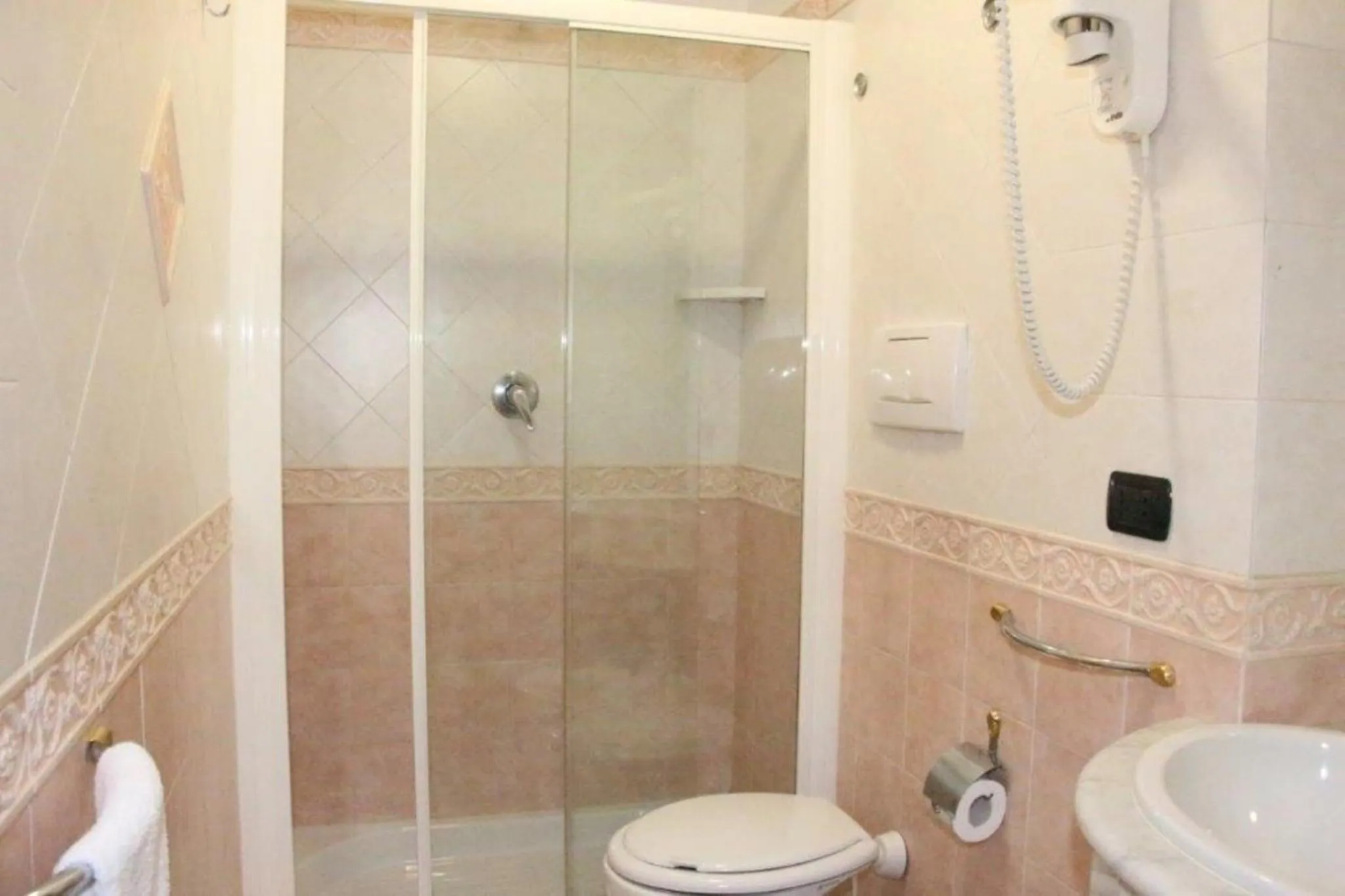 Shower in Hotel Mirage