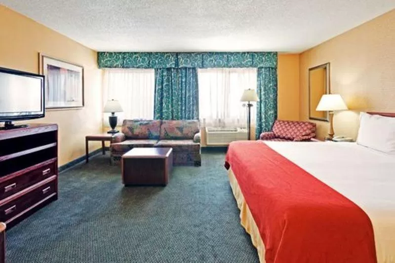 Day, Bed in Holiday Inn Express Hotel Fort Campbell-Oak Grove by IHG