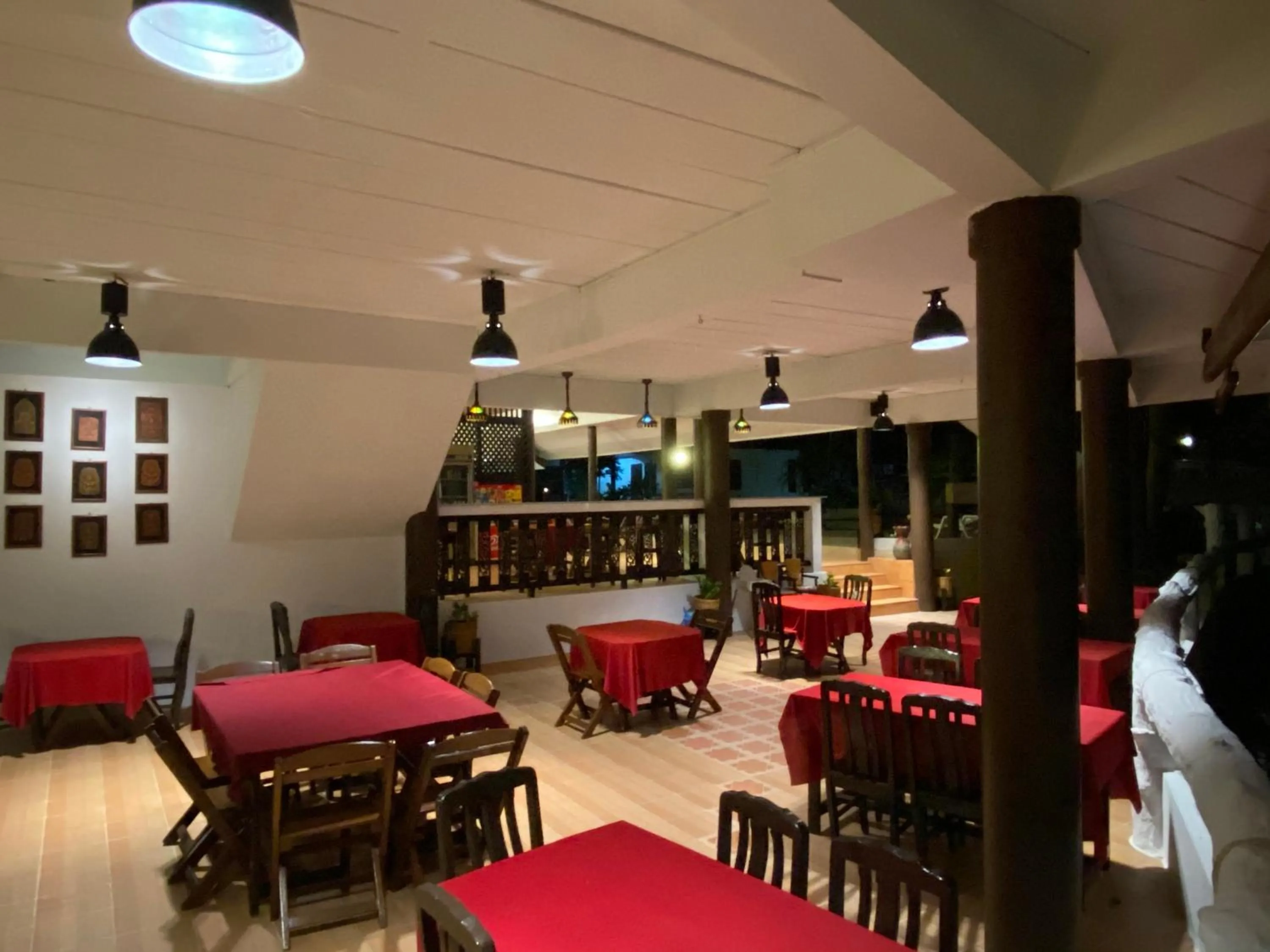 Restaurant/places to eat in Lanta IL Mare Beach Resort