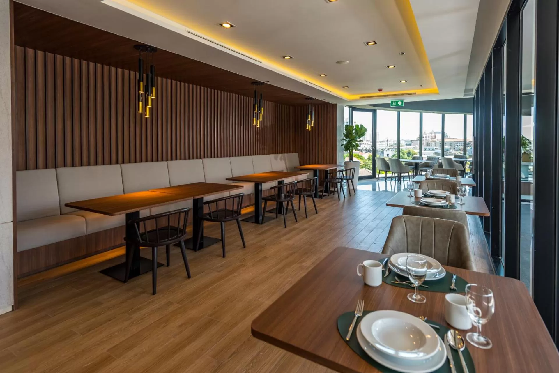 Restaurant/places to eat in Amanta Hotel & Residence Sathorn