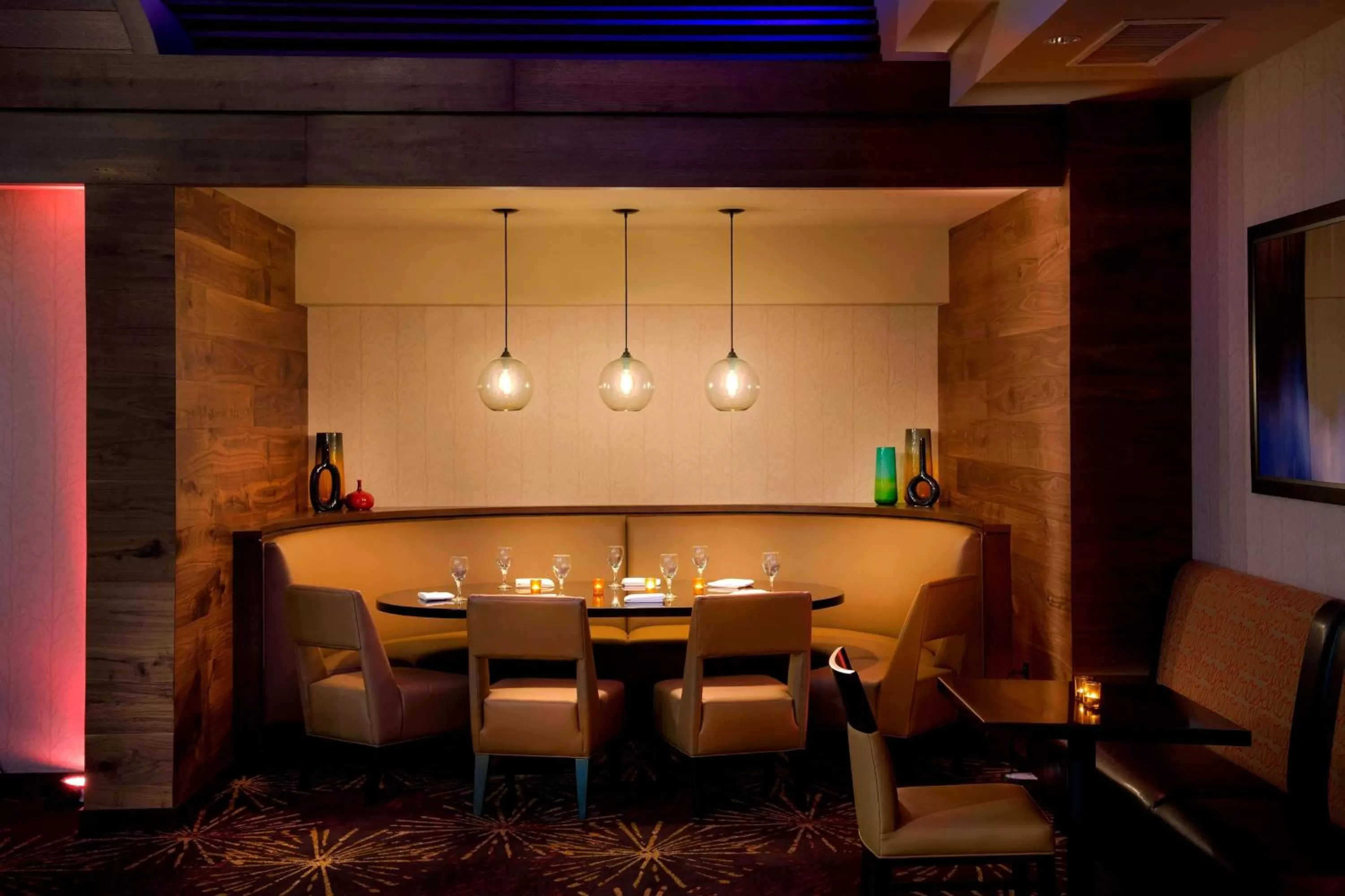 Restaurant/places to eat in Marriott Park Ridge