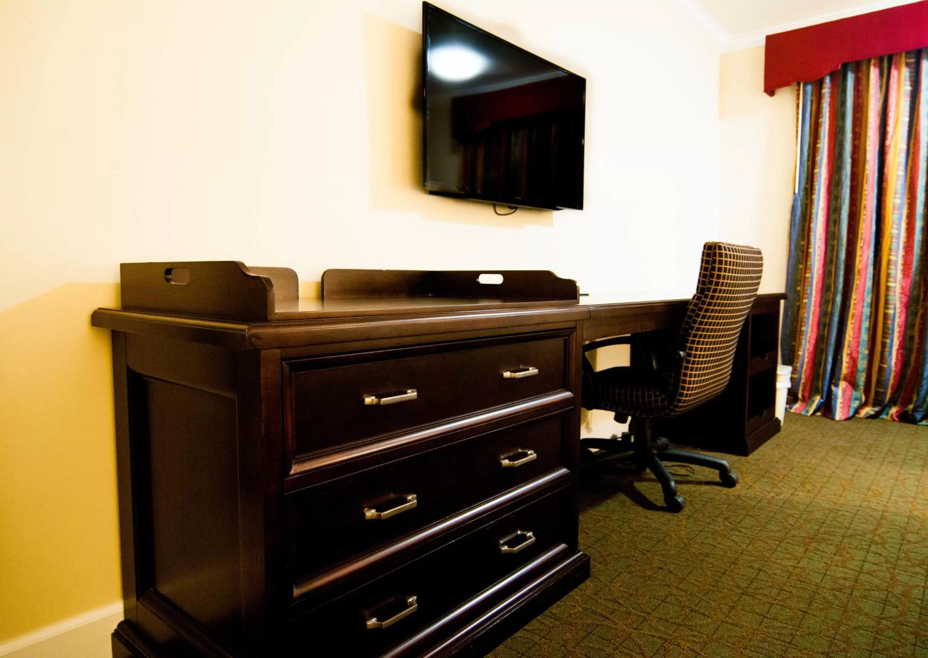 TV and multimedia in Bokai Garden Hotel