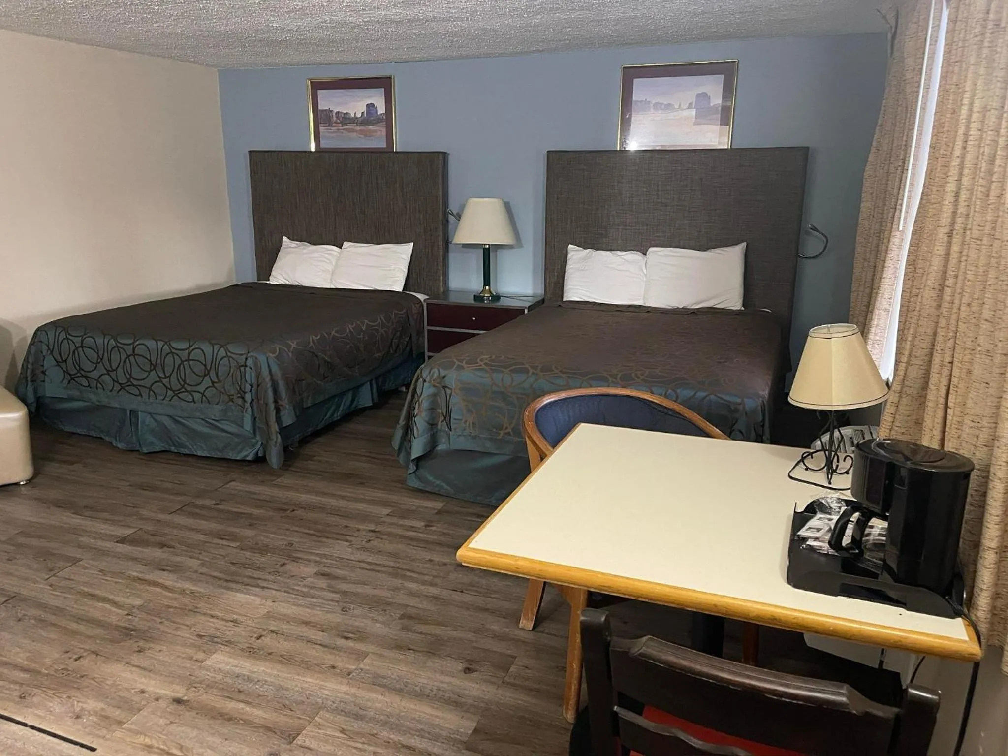 Bedroom, Bed in Safari Motel