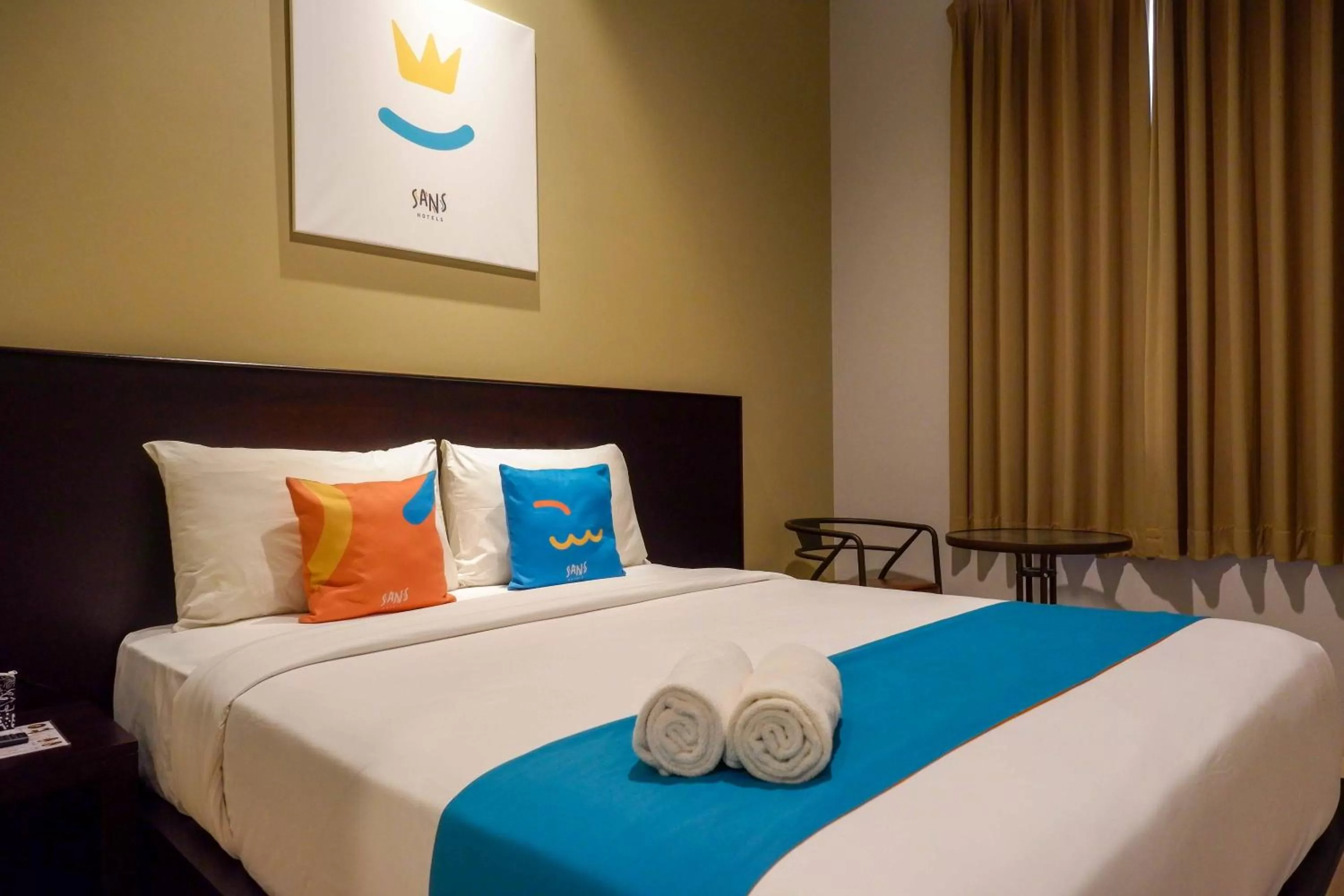 Bedroom, Bed in Sans Hotel Empress Simpang Lima