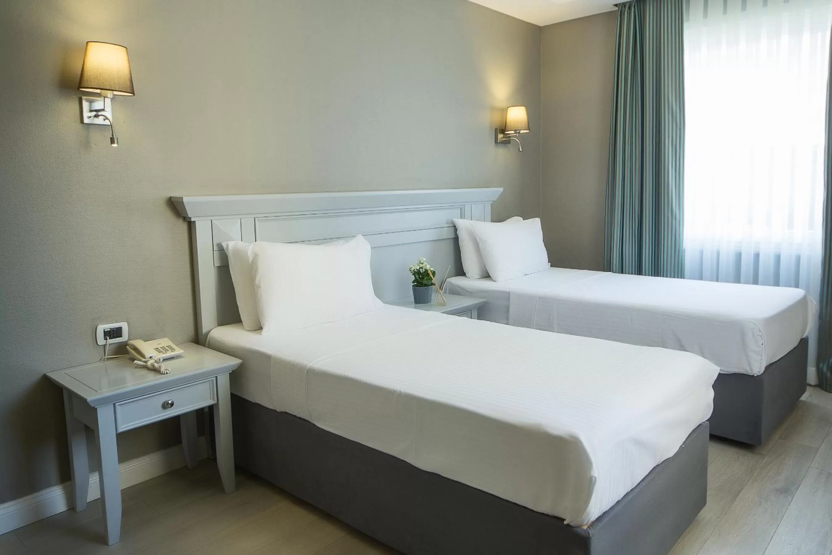 Bedroom, Bed in Semsan Hotel