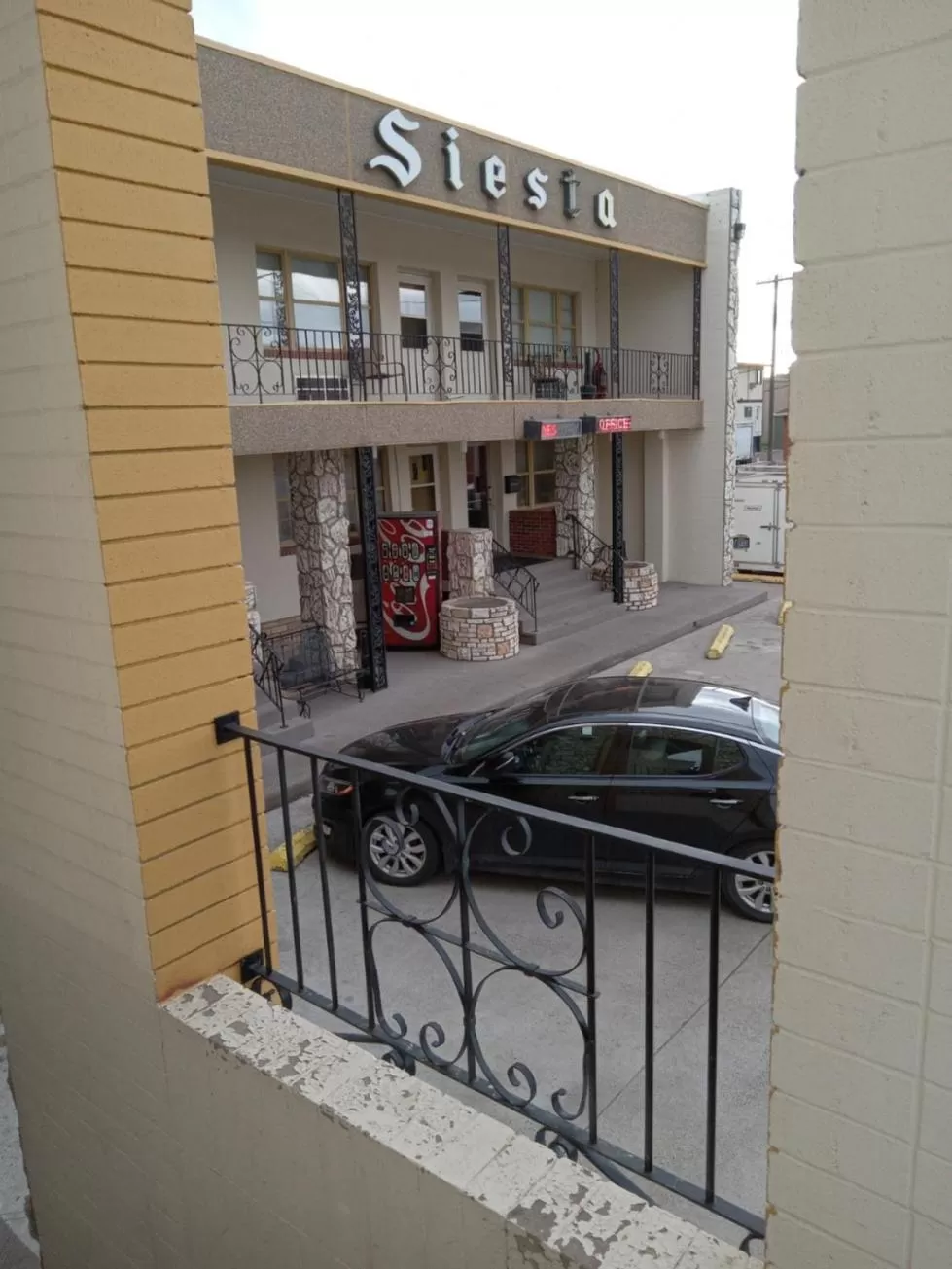 Property building in Siesta Motel