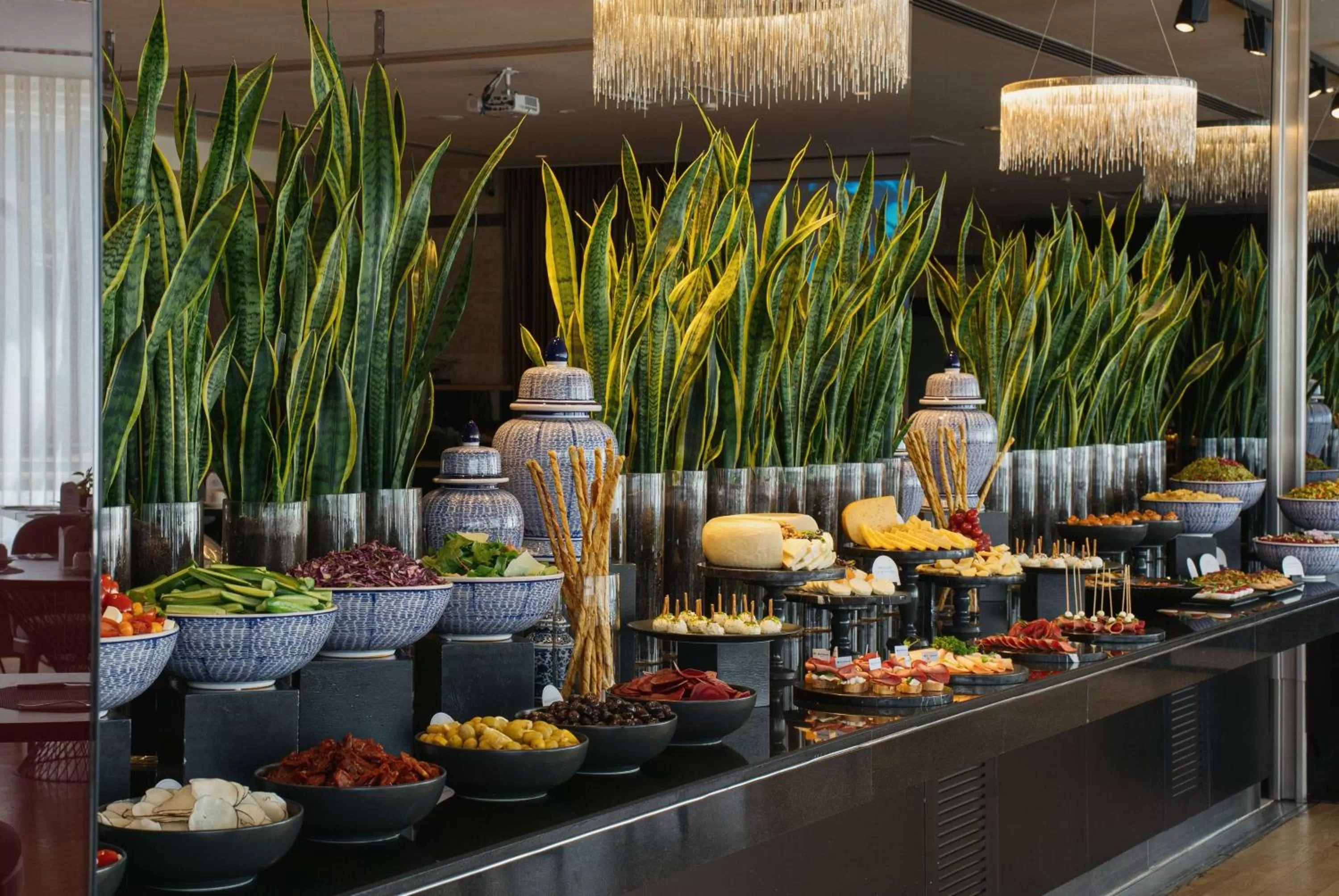 Restaurant/places to eat in Wyndham Ankara