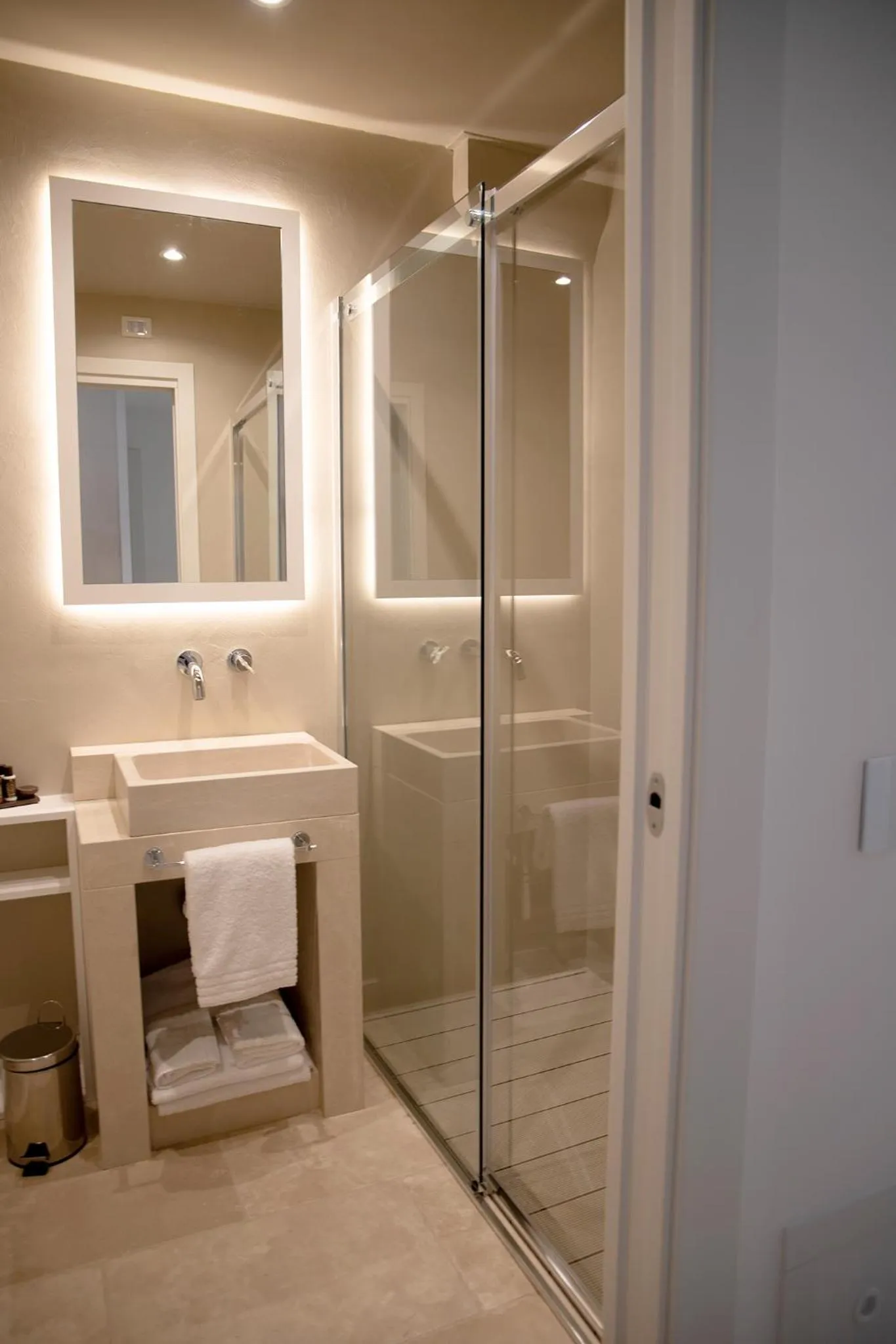 Shower in MONUN Hotel&Spa