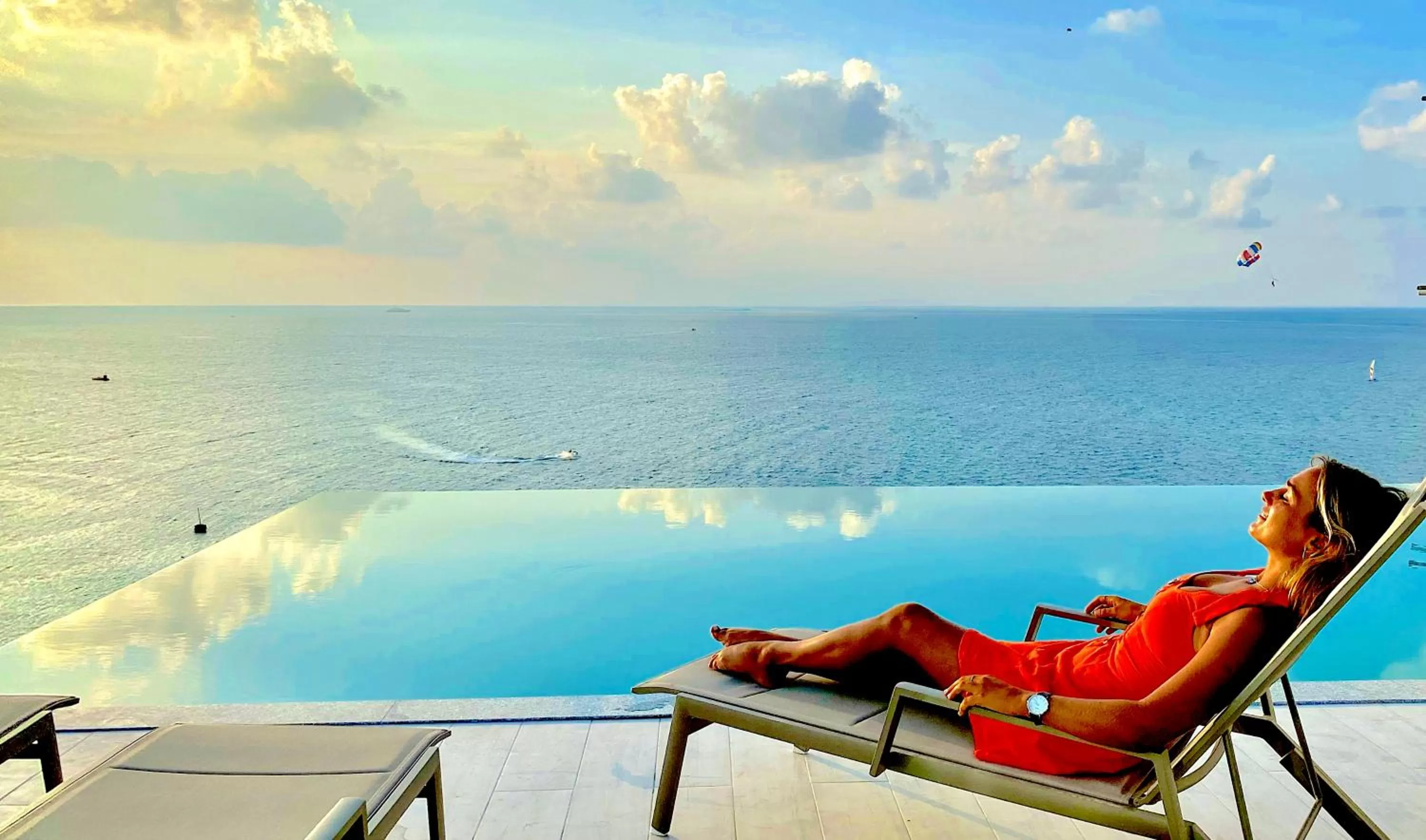 Swimming pool in Kaani Palm Beach