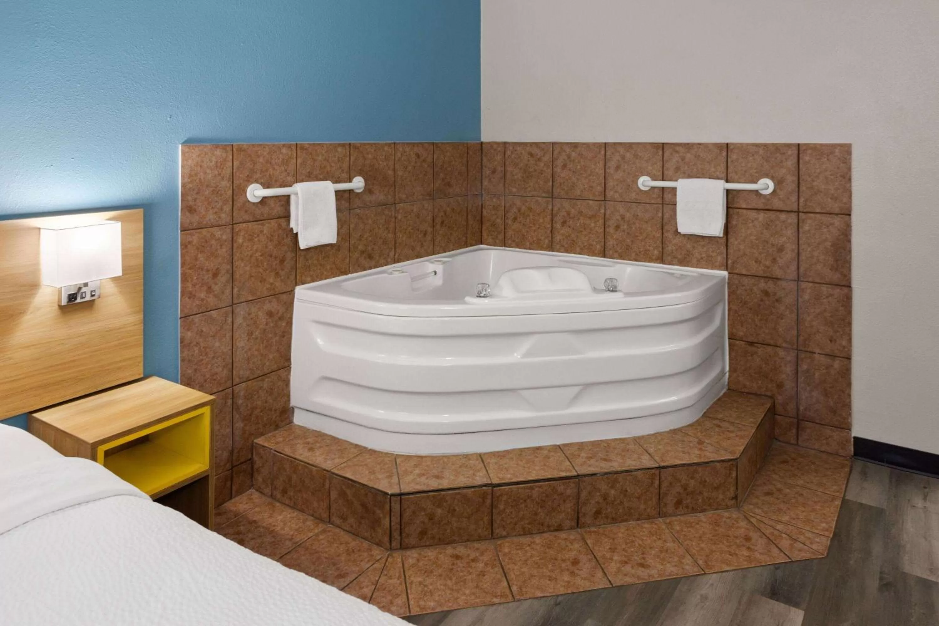 Hot Tub, Bed in Days Inn & Suites by Wyndham Northwest Indianapolis