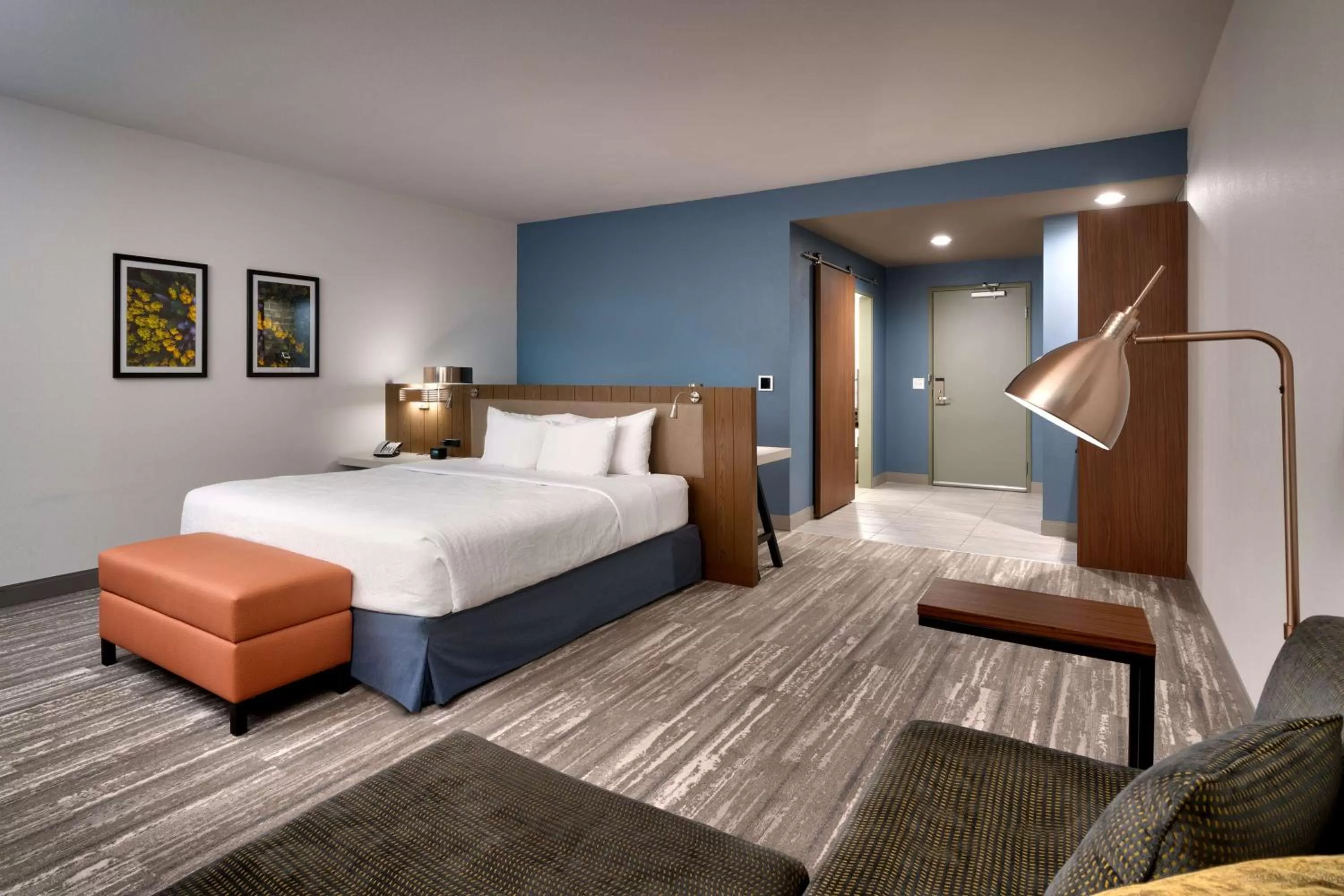 Living room, Bed in Hilton Garden Inn Prescott Downtown, Az