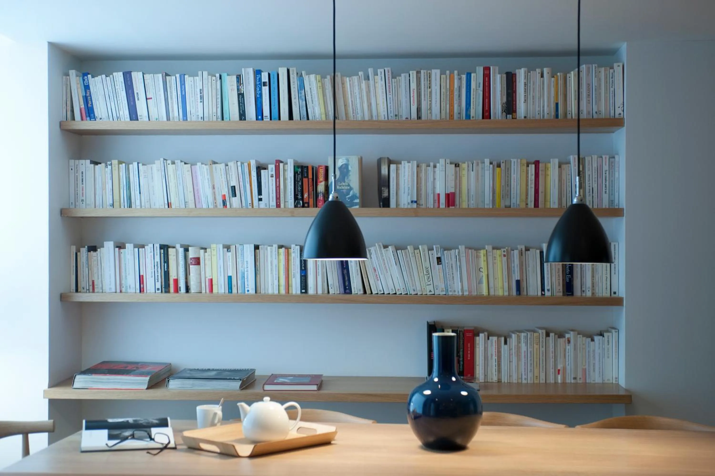 Library in 9Hotel Opera