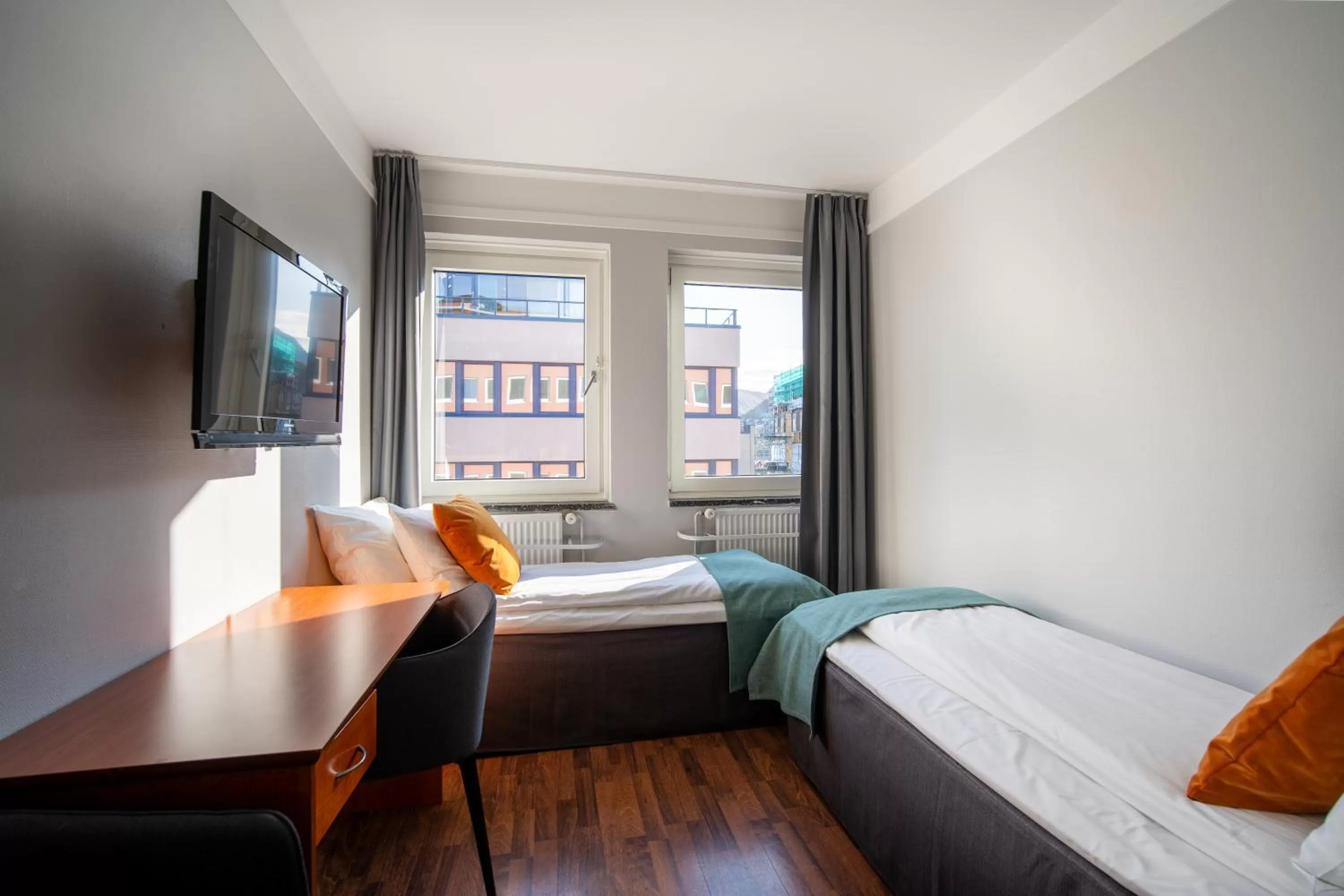 Nearby landmark, Bed in Enter Amalie Hotel