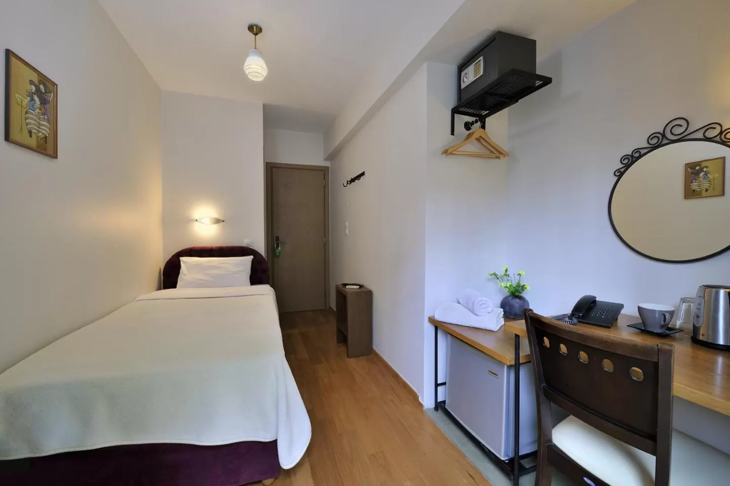 Photo of the whole room, Bed in Dryades & Orion Hotel