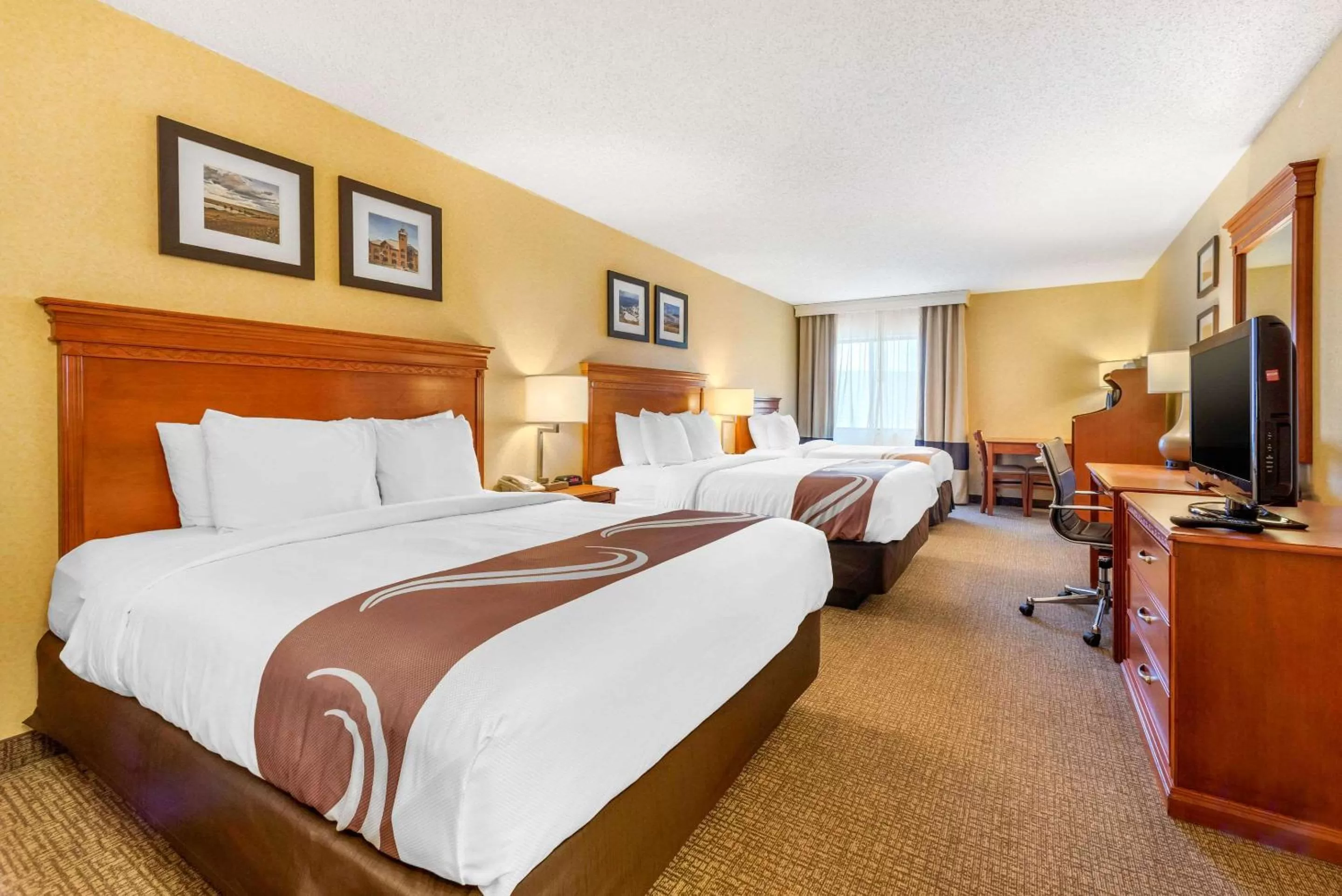 Photo of the whole room, Bed in Quality Inn Pueblo North