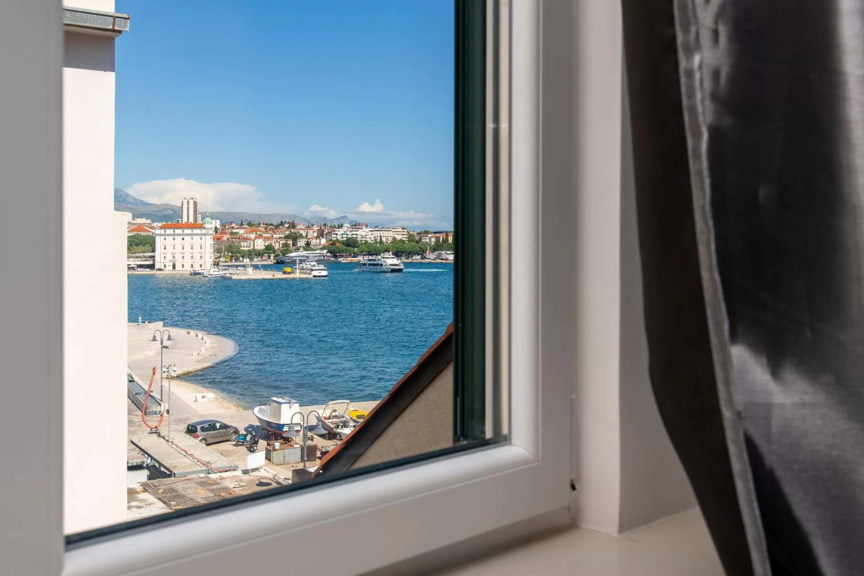 Bed in Galeria Valeria Seaside Downtown - MAG Quaint & Elegant Boutique Hotels