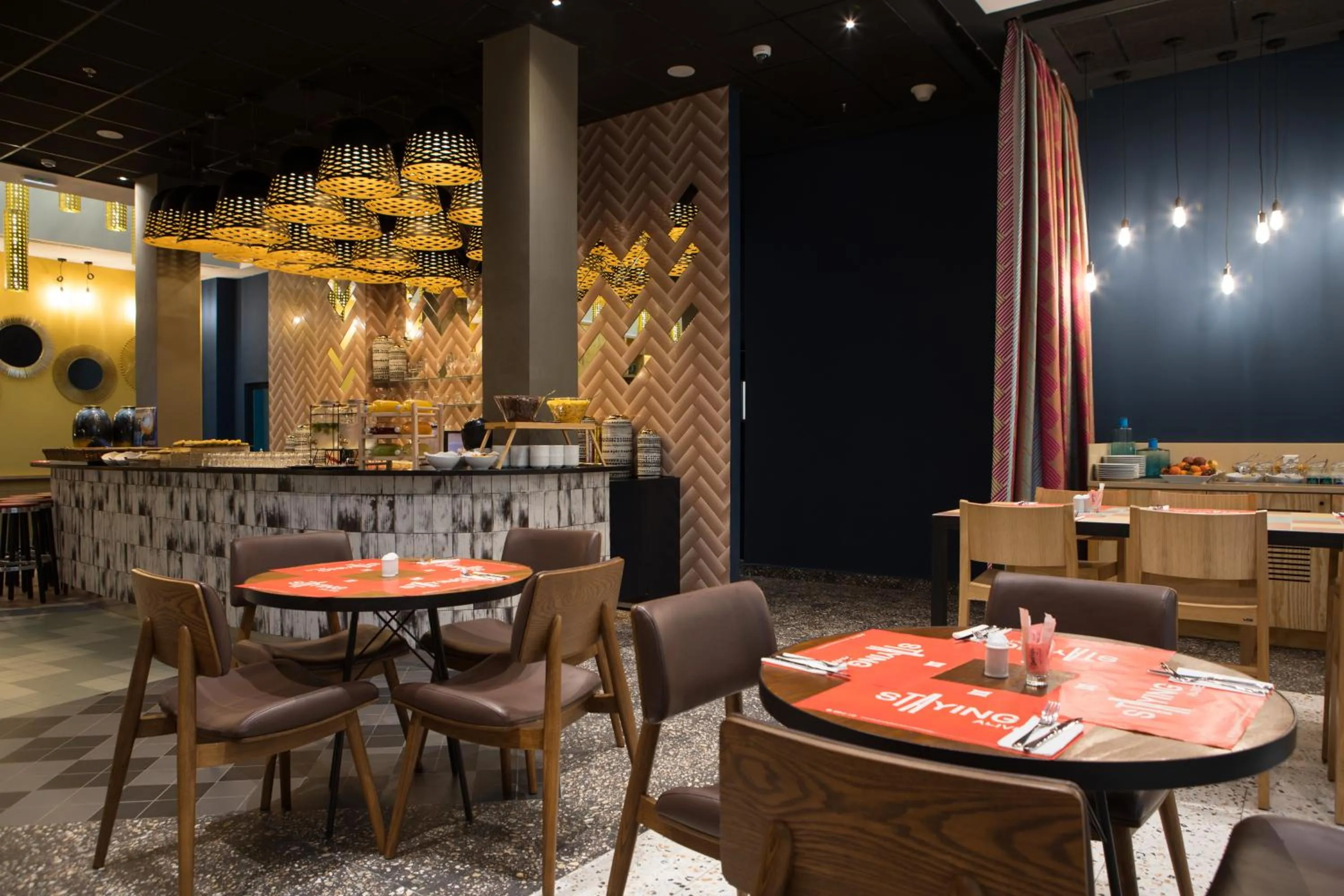 Restaurant/places to eat in Ibis Abdelmoumen Casa Centre