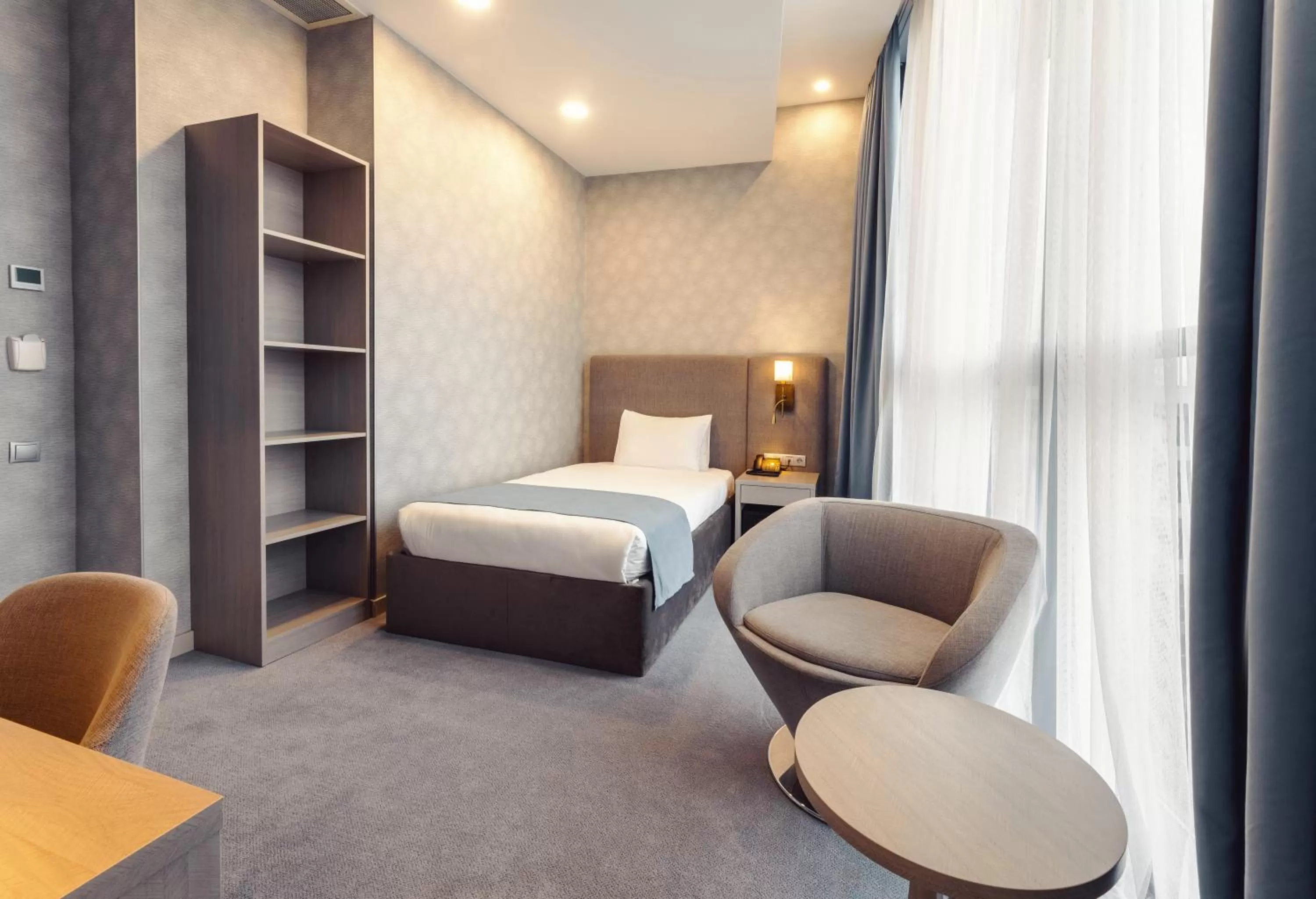 Living room, Bed in Meta Business Hotel By King David