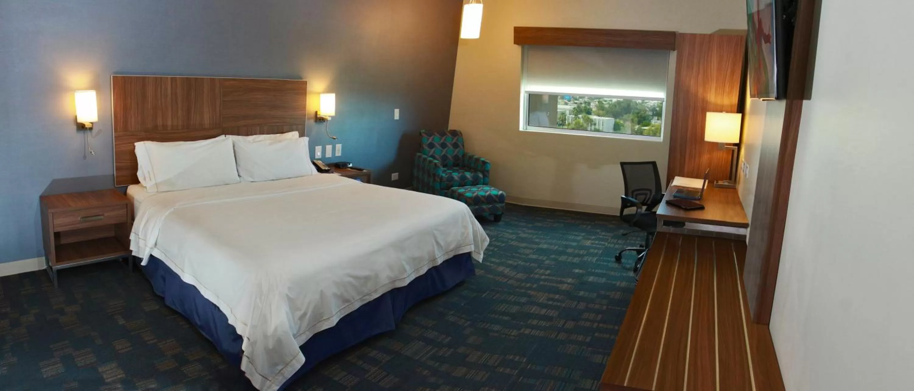 Photo of the whole room, Bed in Holiday Inn Express & Suites Mexicali by IHG