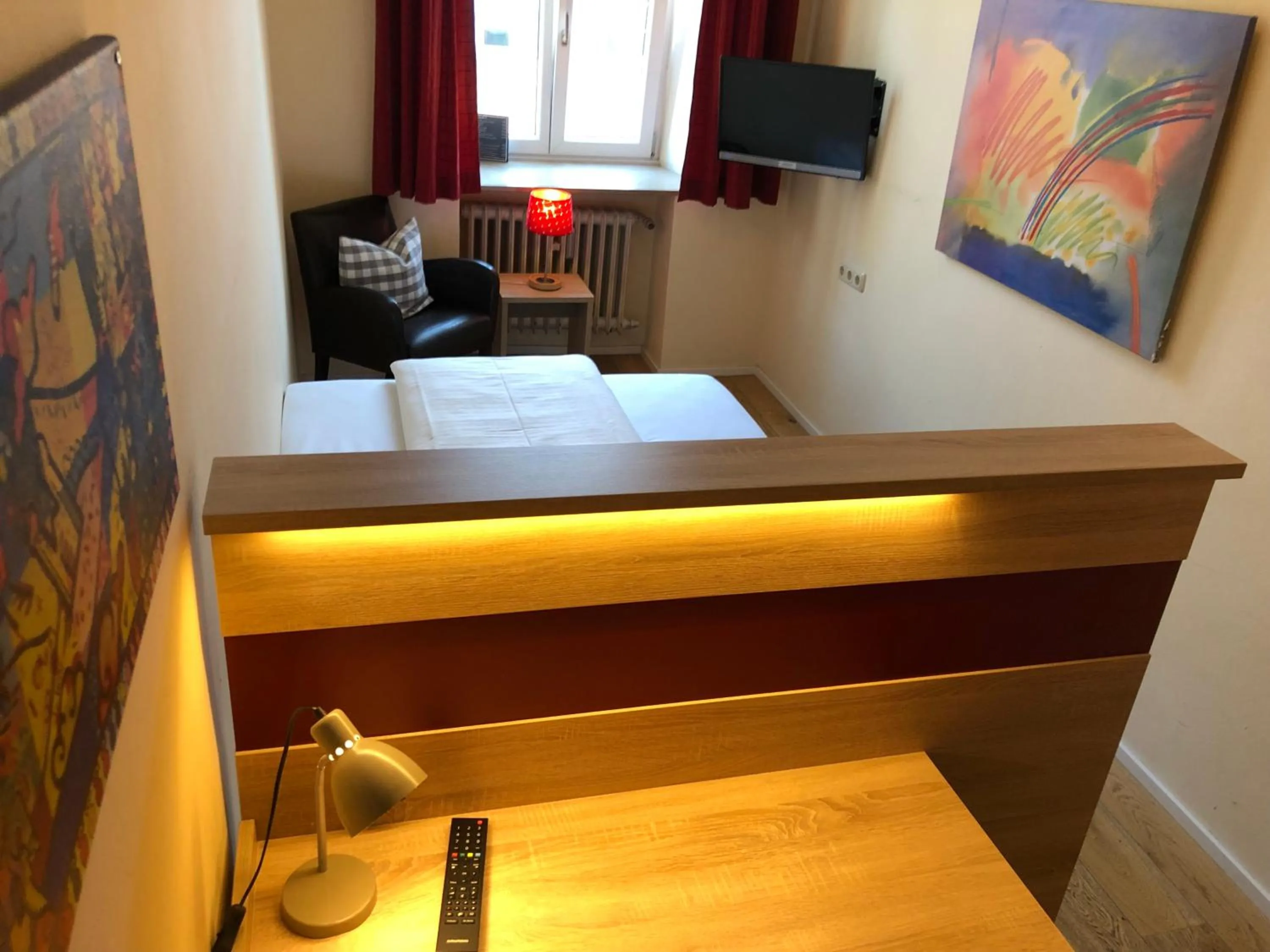 Photo of the whole room, Bed in Hotel-Gasthof Flötzinger Bräu