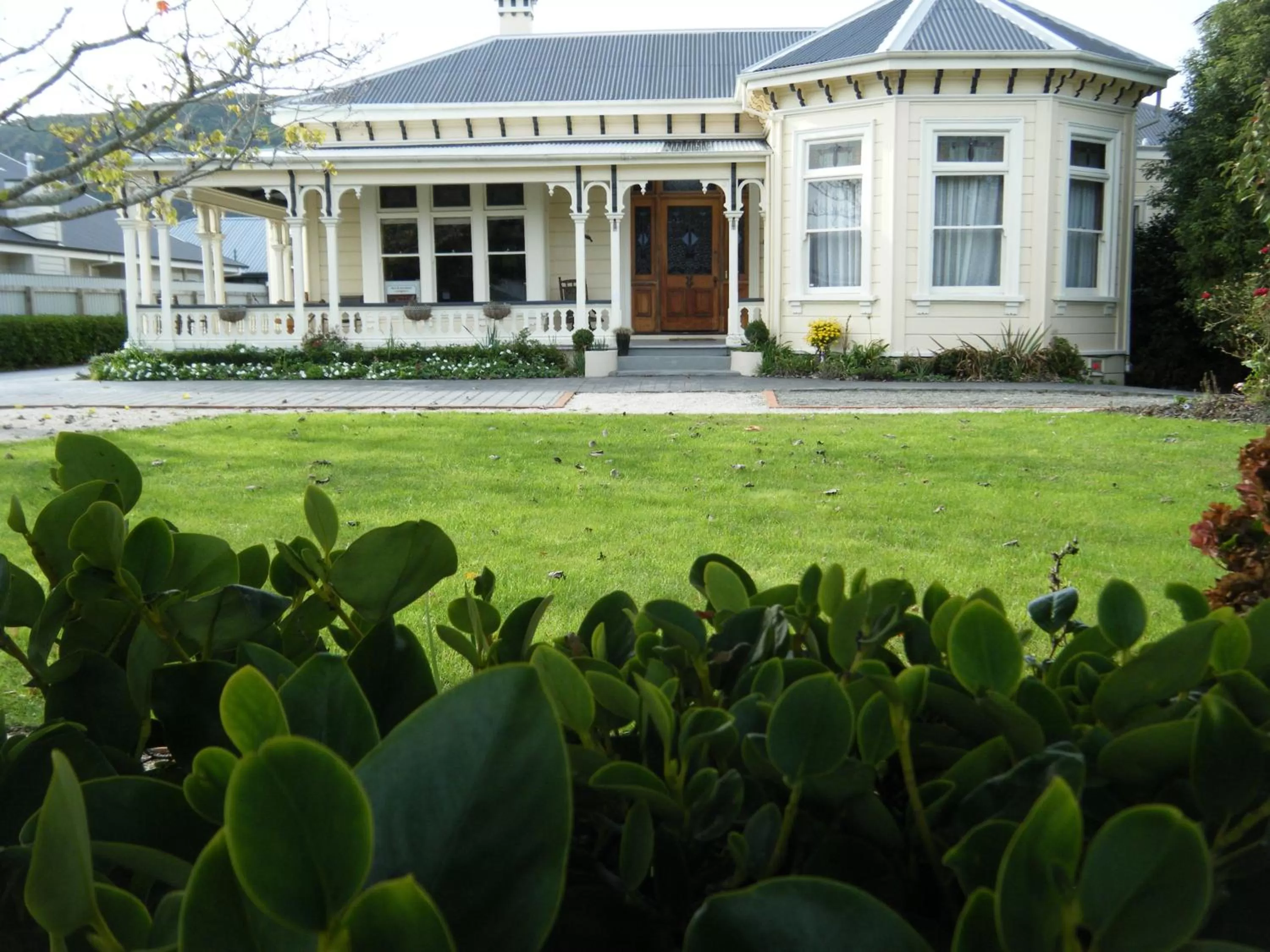 Property building, Garden in Collingwood Manor