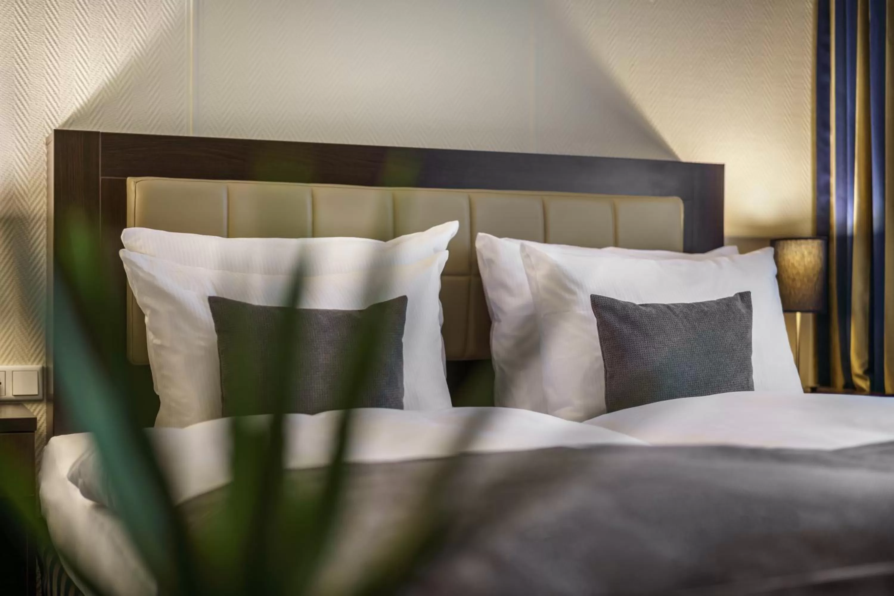 Bed in Hotel Continental Hamburg Hauptbahnhof