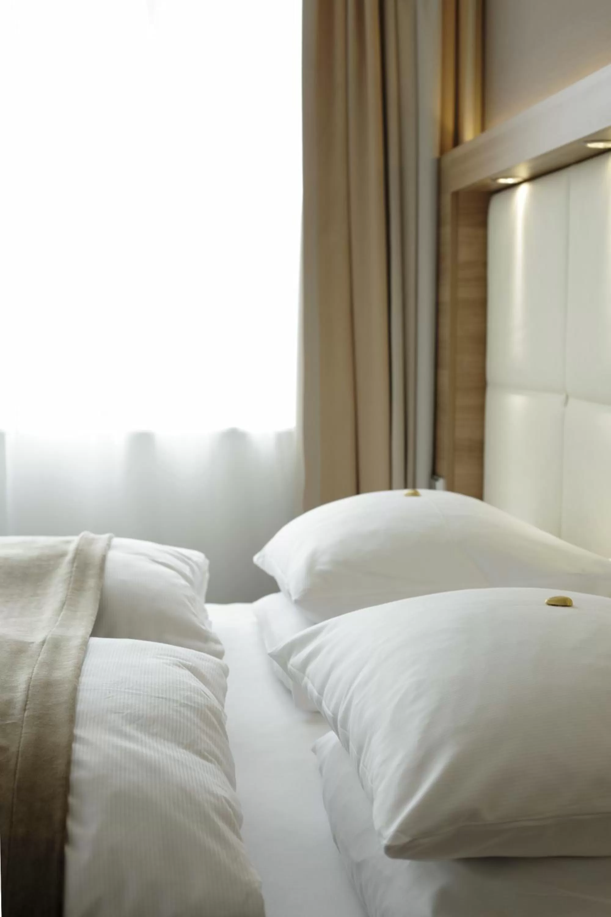 Decorative detail, Bed in H4 Hotel Berlin Alexanderplatz