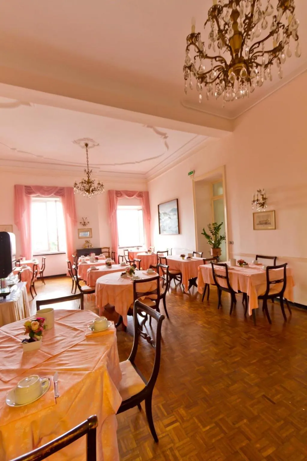Restaurant/places to eat in Hotel La Vela-Castello Il Rifugio